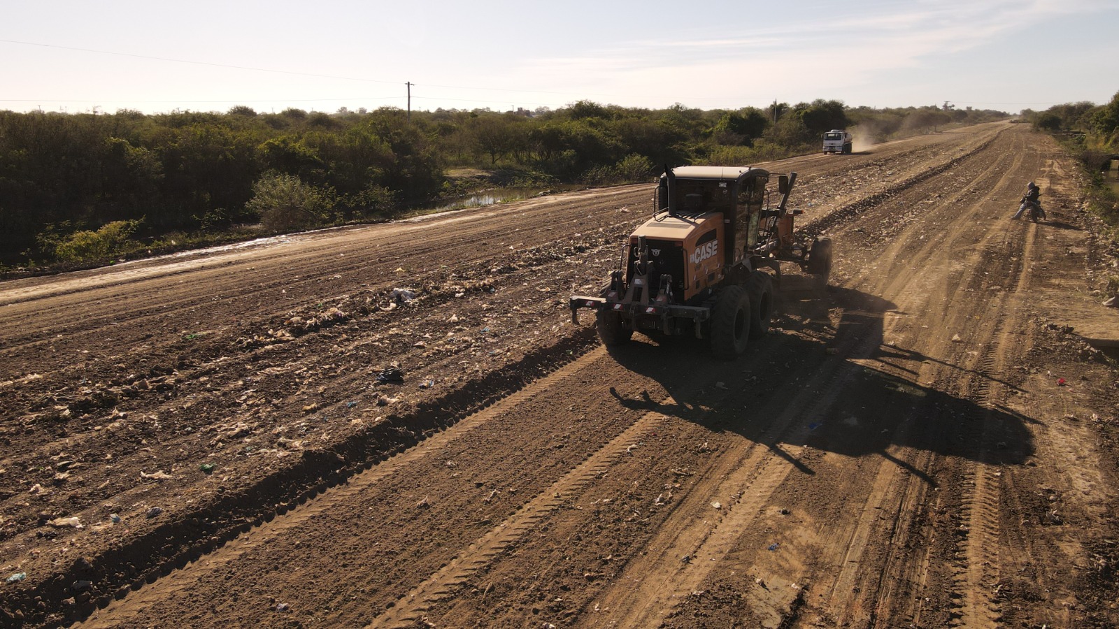 MUNICIPALIDAD DE VILLA ÁNGELA CONTINÚA CON TRABAJOS DE REPARACIÓN DE CALLES Y MEJORAS EN INFRAESTRUCTURA