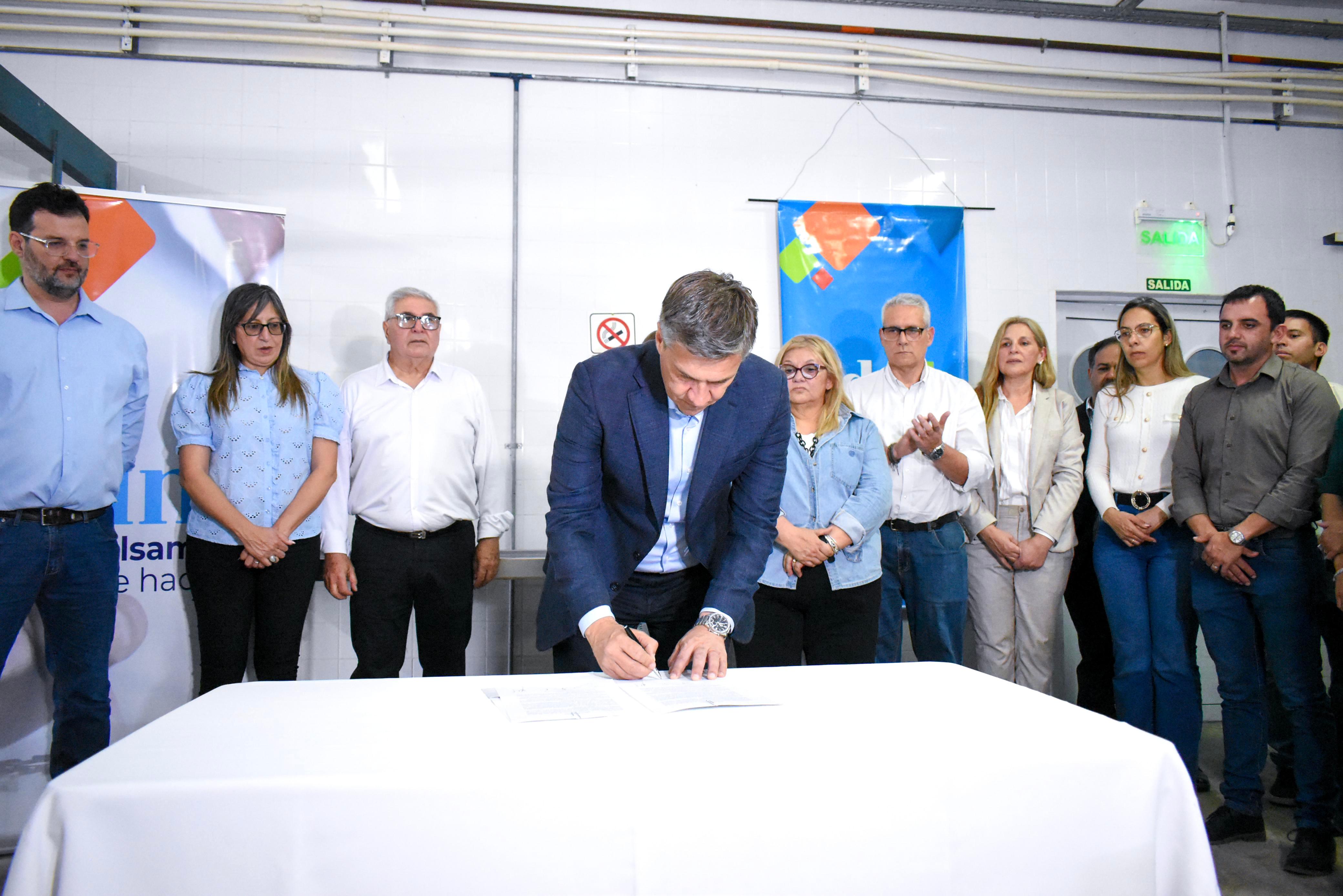 OTRO LOGRO: ZDERO REACTIVA CON ARTICULACI&Oacute;N E INVERSI&Oacute;N PRIVADA LA F&Aacute;BRICA DE CHACINADOS EN HERMOSO CAMPO