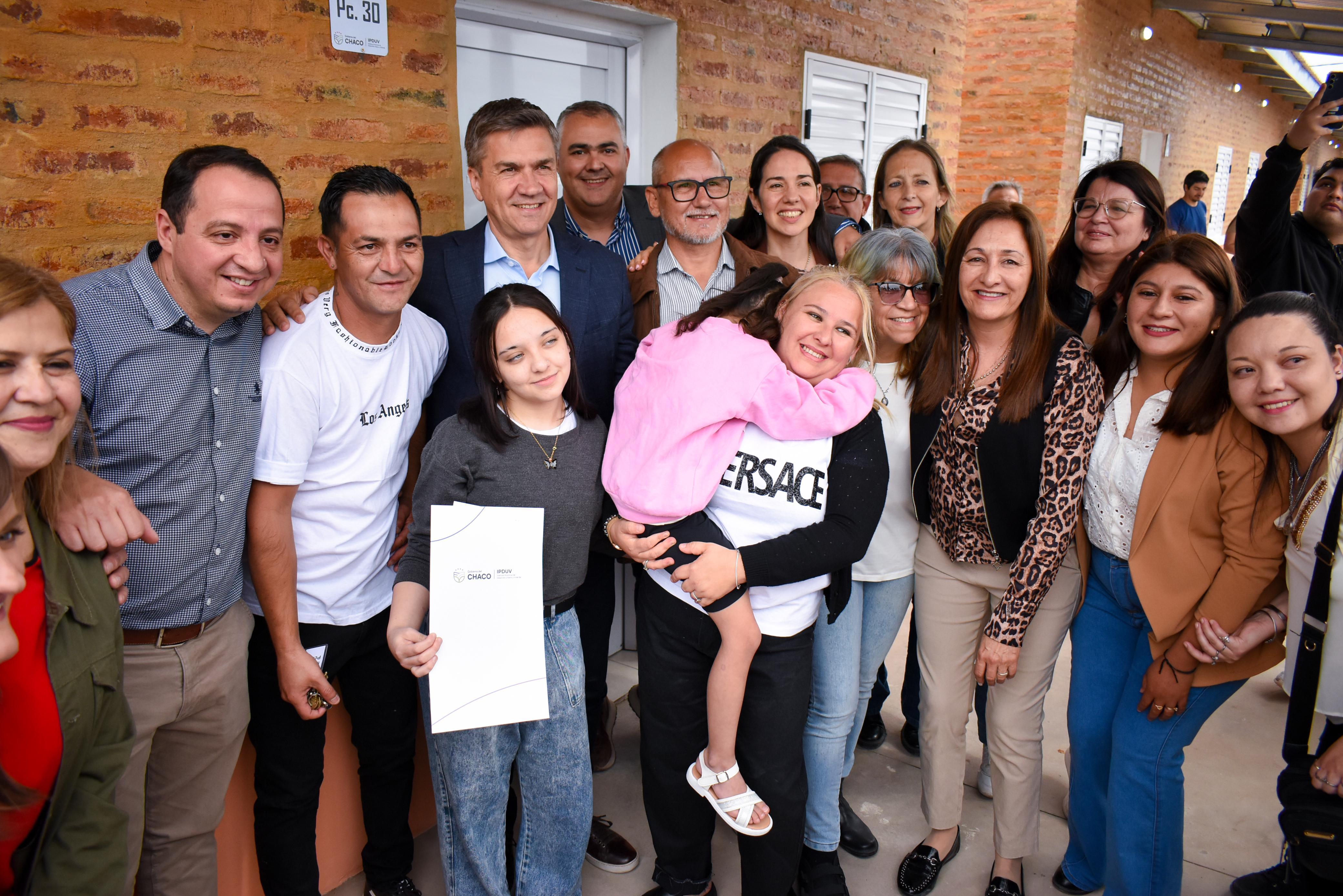 ZDERO ENTREG&Oacute; VIVIENDAS Y T&Iacute;TULOS DE PROPIEDAD EN SANTA SYLVINA: &ldquo;ESTAMOS DEVOLVIENDO LA CONFIANZA QUE NOS HAN DEPOSITADO&rdquo;