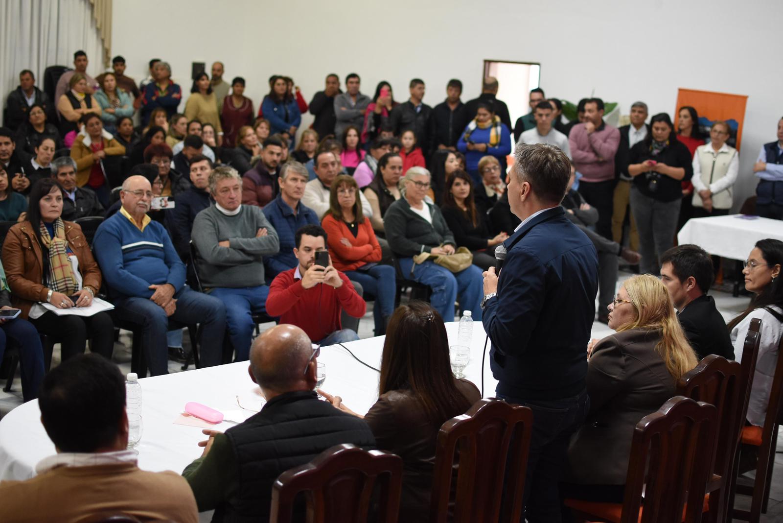 SANTA SYLVINA: ZDERO ENTREGÓ CRÉDITOS PARA EMPRENDEDORES Y FIRMÓ CONVENIO PARA OBRAS ESTRATÉGICAS