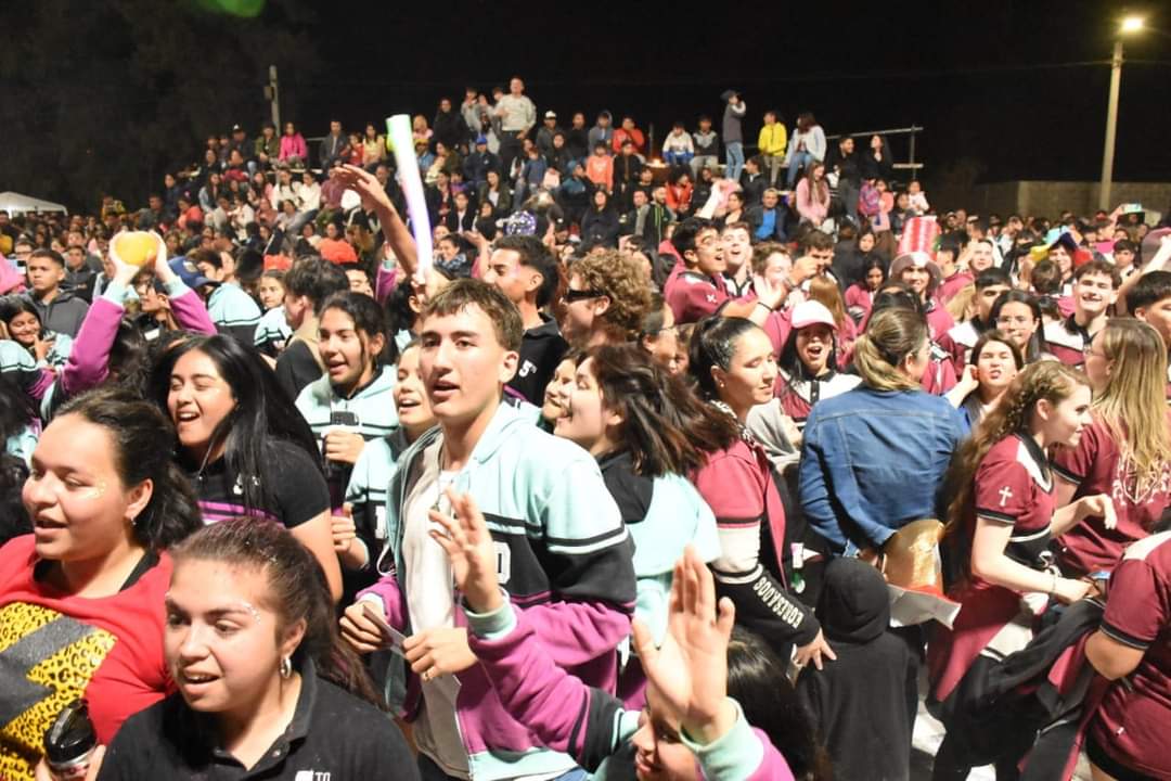 LA ESTUDIANTINA 2022 FINALIZÓ CON EL DESFILE DE CARROZAS