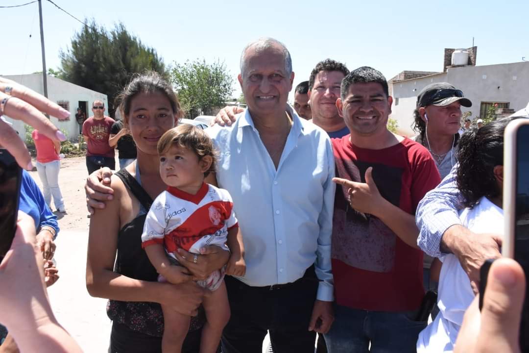 PAPP Y CAPITANICH INAUGURARON 2500 METROS DE PAVIMENTO URBANO EN CALLE MONTEAGUDO