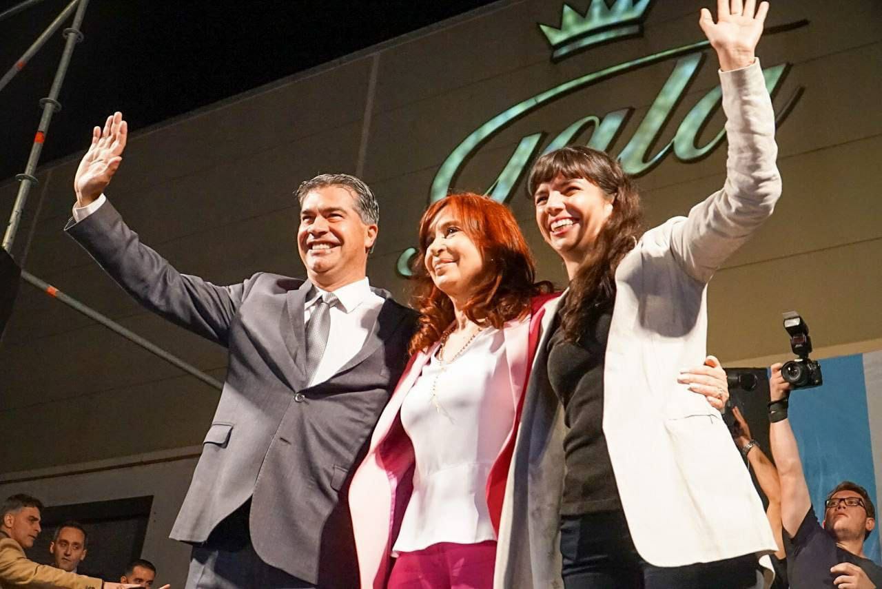 EL GOBERNADOR PARTICIPÓ DE LA CONDECORACIÓN ACADÉMICA DE LA UNCAUS A CRISTINA FERNÁNDEZ DE KIRCHNER