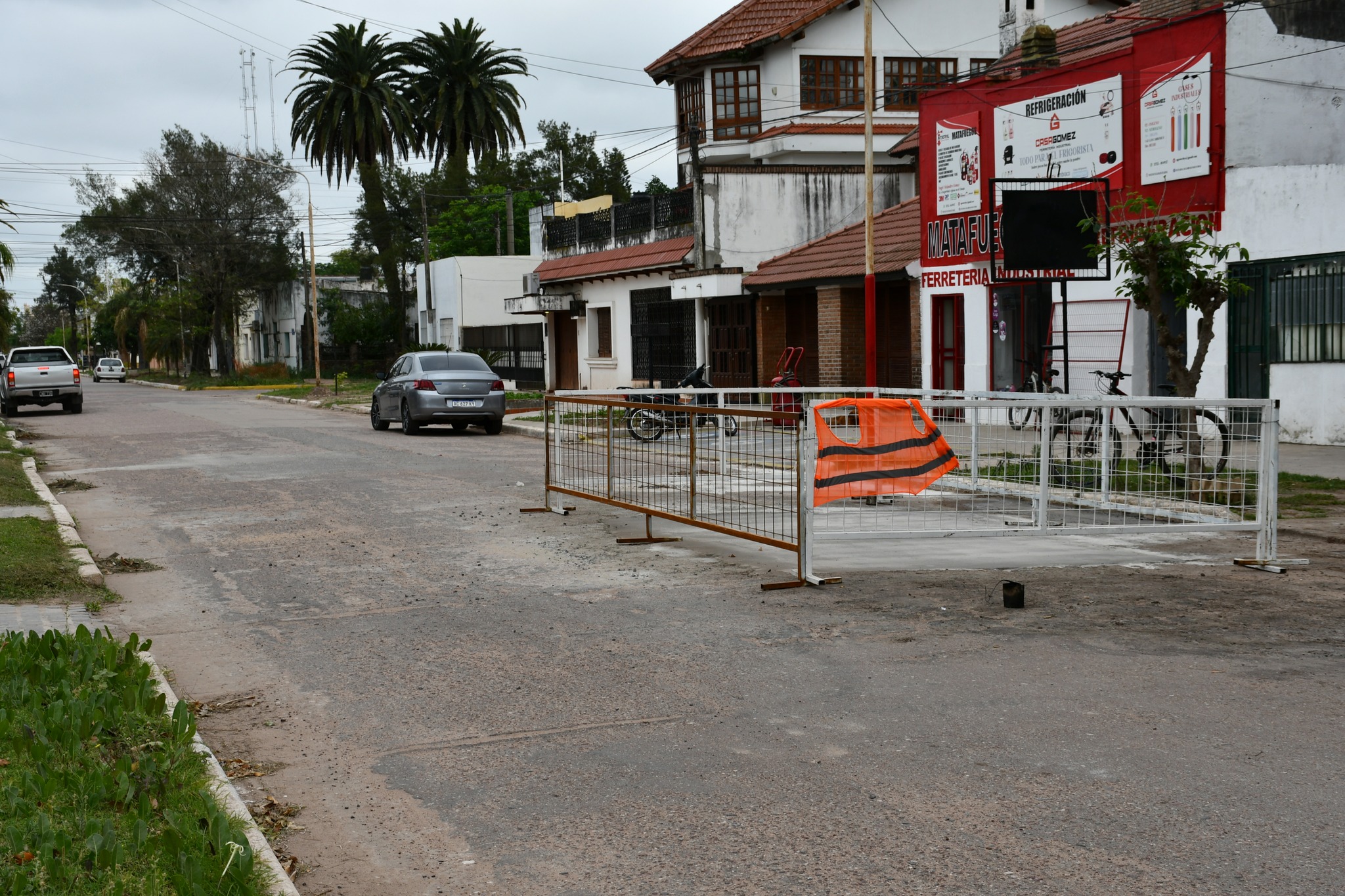 MUNICIPALIDAD DE VILLA &Aacute;NGELA REALIZA TRABAJOS DE BACHEO INTEGRAL EN DISTINTOS PUNTOS DE LA CIUDAD