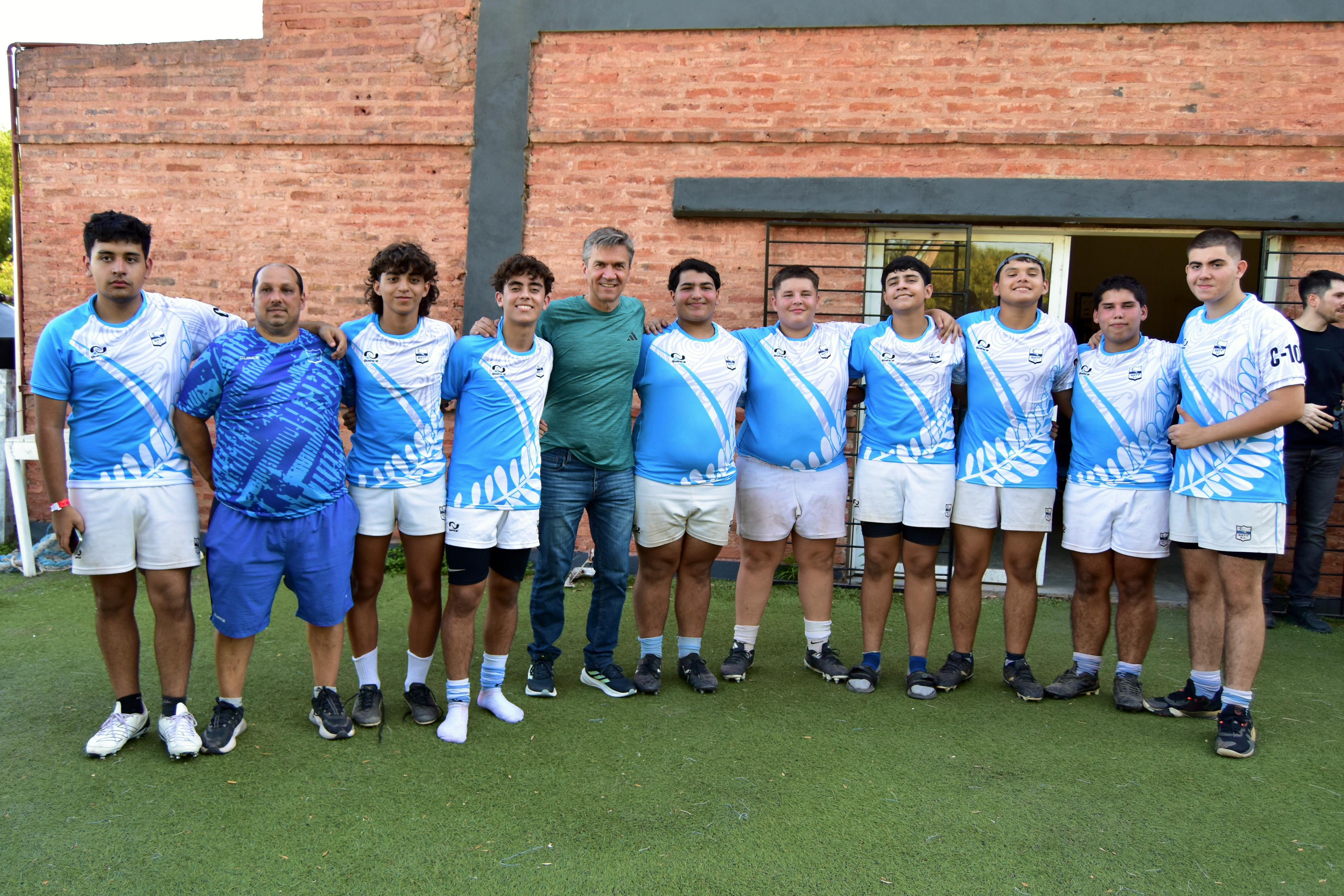 *SIXTY CLUB: EL GOBERNADOR ZDERO INAUGURÓ LA NUEVA CANCHA DE HOCKEY Y ENTREGÓ ELEMENTOS DEPORTIVOS*
