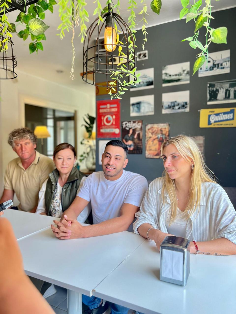 Joaquín García y Carina Botteri recorrieron Villa Ángela en el marco de las elecciones legislativas