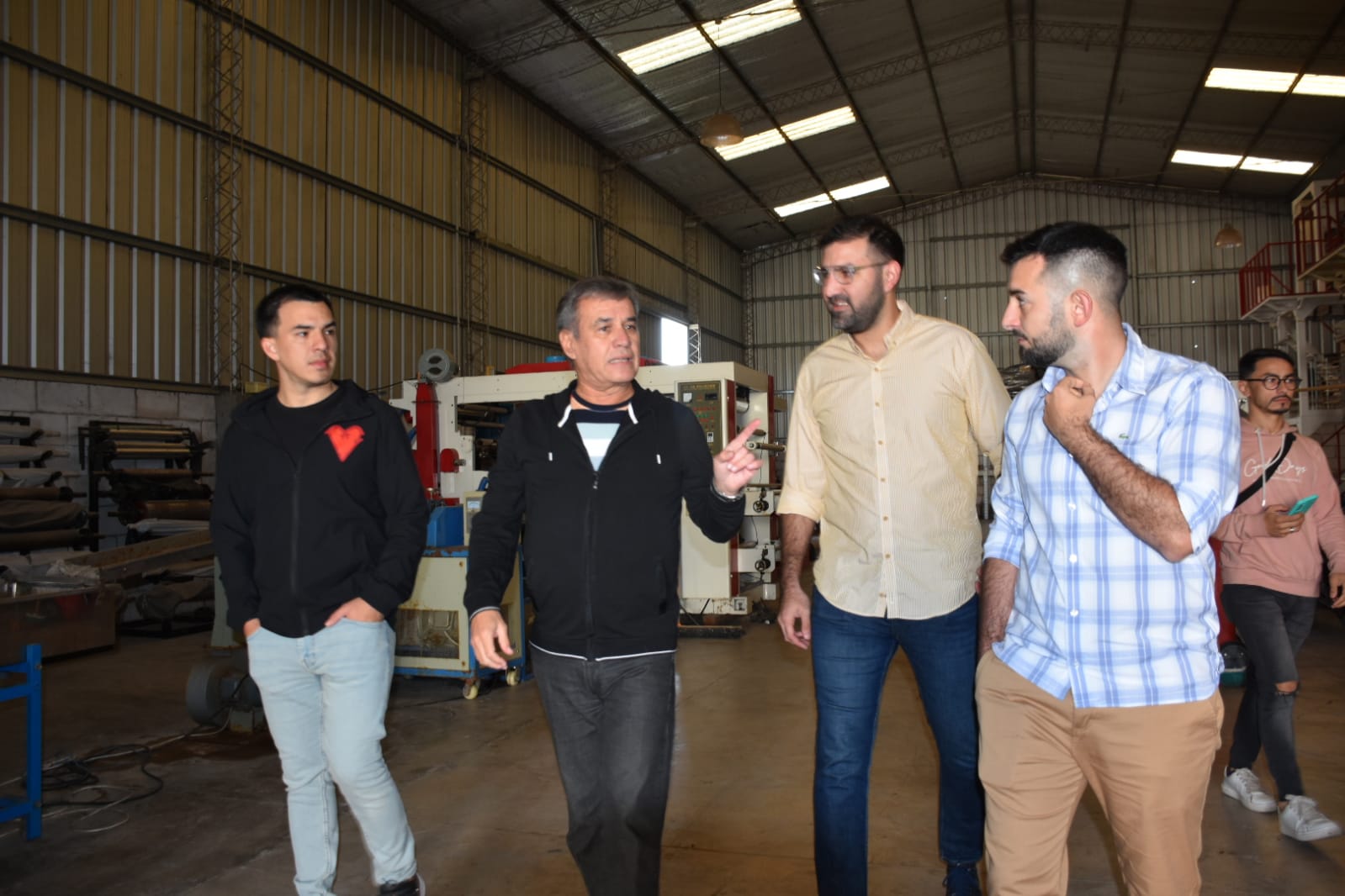 *PÉREZ CUEVAS VISITÓ UNA PAPELERA: “LA INDUSTRIA GENERA CRECIMIENTO EN LA PROVINCIA”*