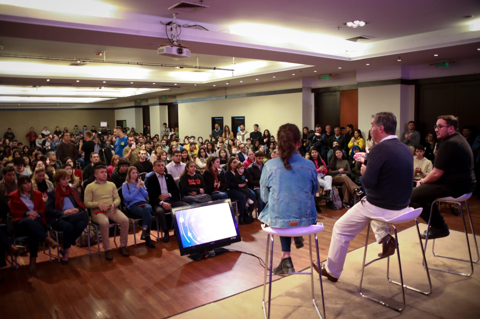 FORMACIÓN PARA JÓVENES: CAPITANICH PRESENTÓ A LAS Y LOS SELECCIONADOS DEL PROGRAMA “ENFOQUE: POTENCIANDO TU FUTURO”