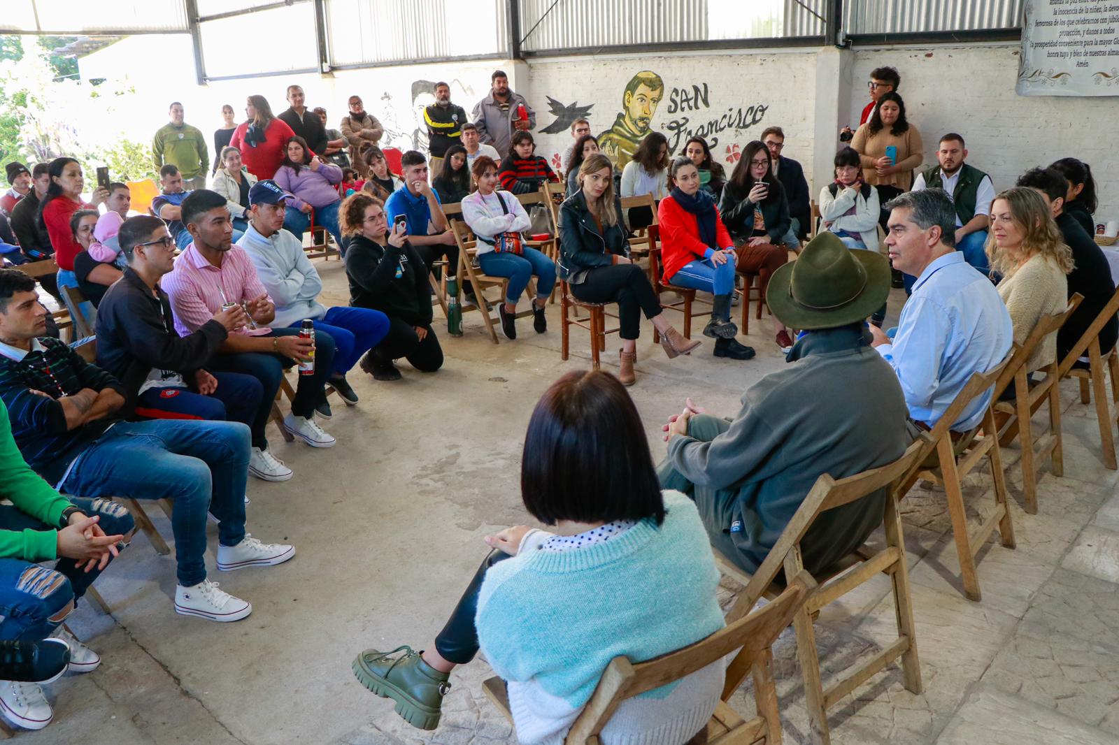 *CAPITANICH ENTREGÓ EQUIPAMIENTO Y MOBILIARIO AL HOGAR CRISTO REY: "ES INMENSO EL TRABAJO QUE HACEN”*
