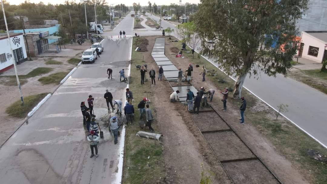 LAS SENDAS PEATONALES DE AV. BITTEL POR MEDIO DEL PROGRAMA “ARGENTINA HACE” EN LA ETAPA FINAL