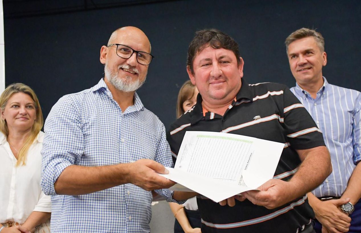 *EL IPDUV YA ENTREG&Oacute; M&Aacute;S DE 5.400 T&Iacute;TULOS DE PROPIEDAD EN TODA LA PROVINCIA*