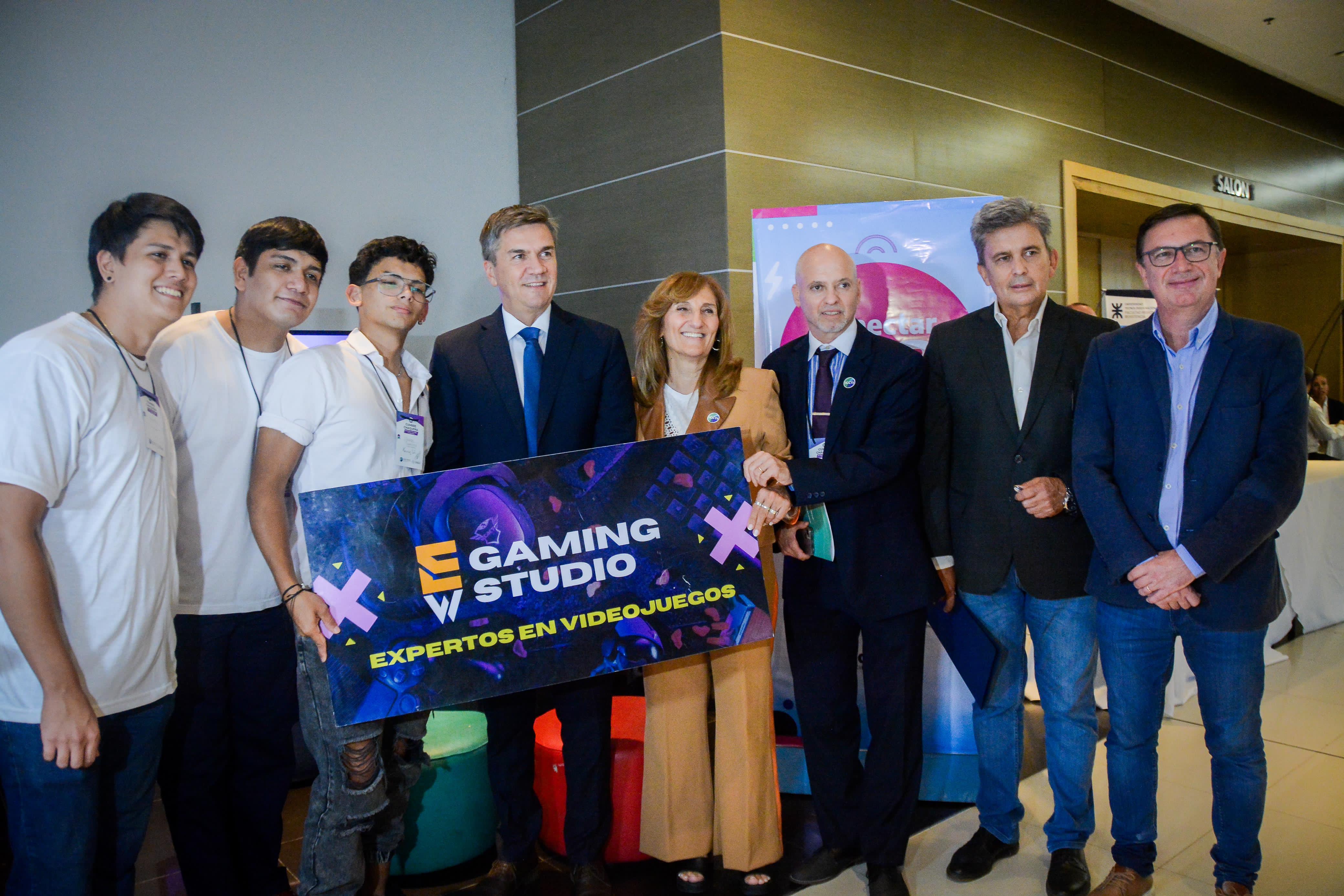 *EL GOBERNADOR ZDERO ENCABEZÓ EL CIERRE DE LA CUMBRE CHAQUEÑA DE CIENCIA, TECNOLOGÍA E INNOVACIÓN*