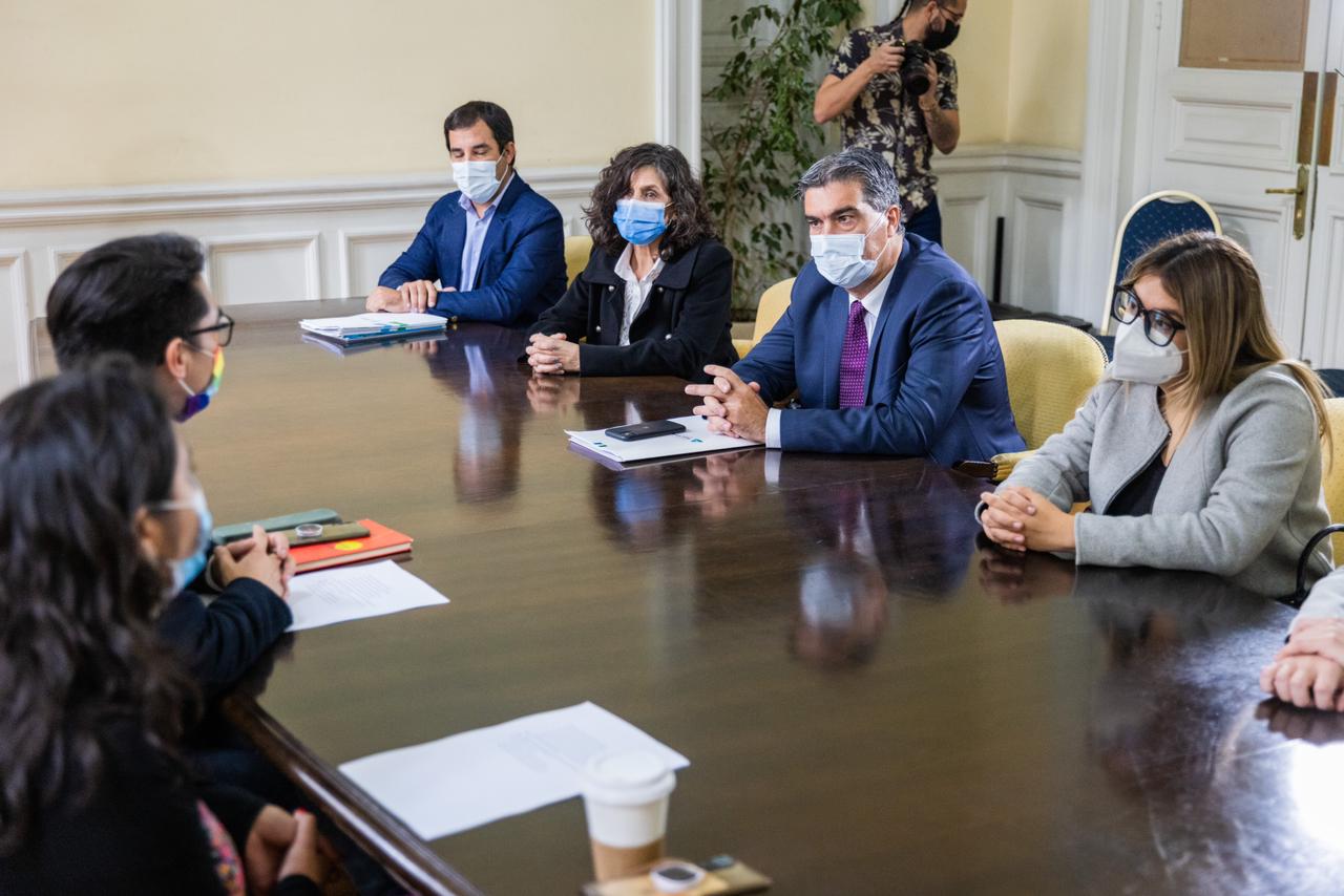 *DERECHOS HUMANOS, COOPERACIÓN DIPLOMÁTICA Y REFORMA CONSTITUCIONAL, LA AGENDA DE CAPITANICH EN SU VISITA A CHILE*
