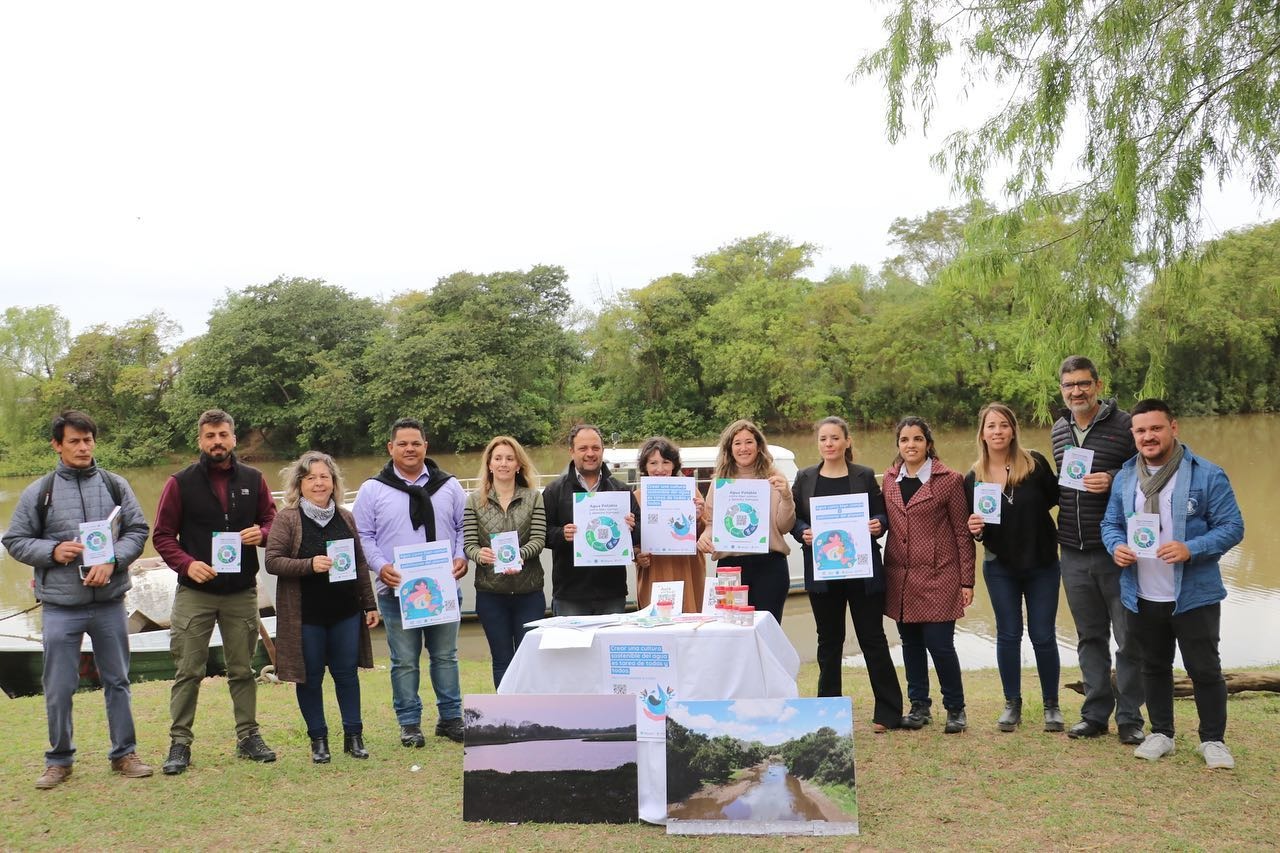 CHACO SOSTENIBLE: EL GOBIERNO PRESENTÓ EL PRIMER CUADERNILLO DE LA SERIE "AGUA Y AMBIENTE"