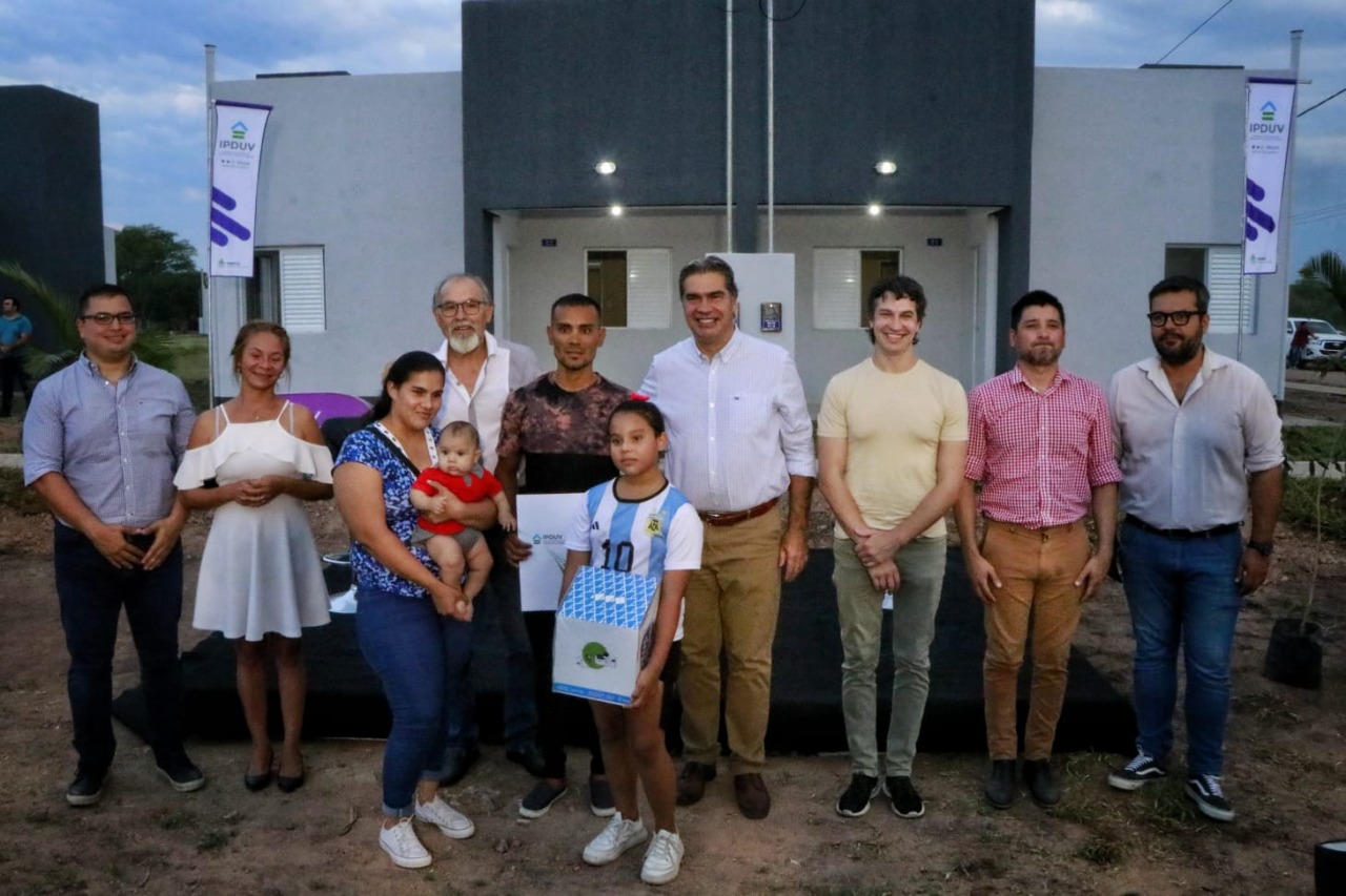 *ACCESO A LA CASA PROPIA: CAPITANICH ENTREGÓ 20 VIVIENDAS PARA FAMILIAS DE CAPITÁN SOLARI