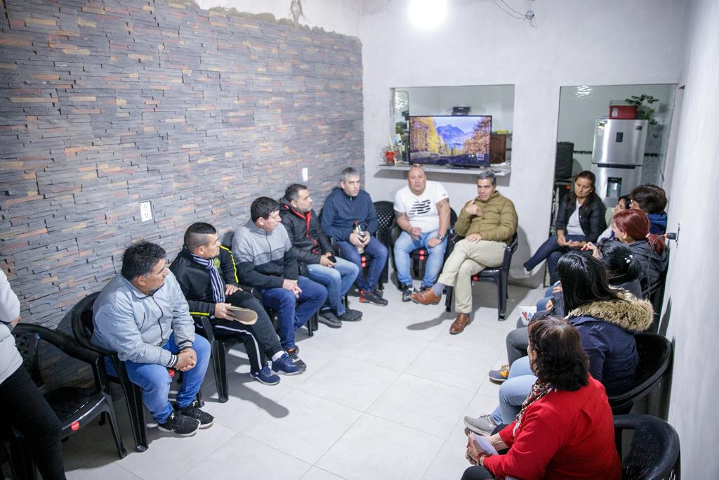 *AGENDA DE CERCANÍA: CAPITANICH SE REUNIÓ CON VECINOS DE RESISTENCIA Y ENTREGÓ 13 VIVIENDAS SOCIALES*