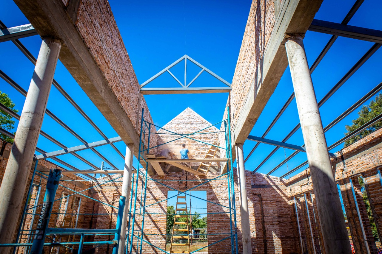 *EL GOBIERNO EJECUTA LA CONSTRUCCIÓN DE LA CAPILLA SAN ROQUE EN PAMPA ALMIRÓN*