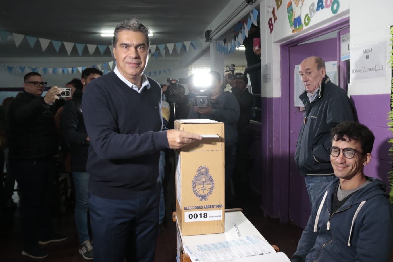 *Votó el gobernador Capitanich: “Que la ciudadanía participe activamente y exprese sus preferencias electorales”*