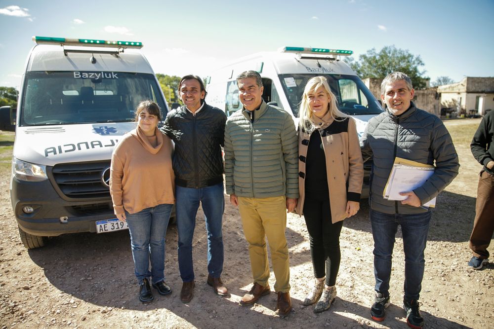 *CONCEPCIÓN DEL BERMEJO: EL GOBERNADOR INAUGURÓ PAVIMENTO Y SUPERVISÓ EL AVANCE DE VIVIENDAS Y CONEXIONES DE AGUA*