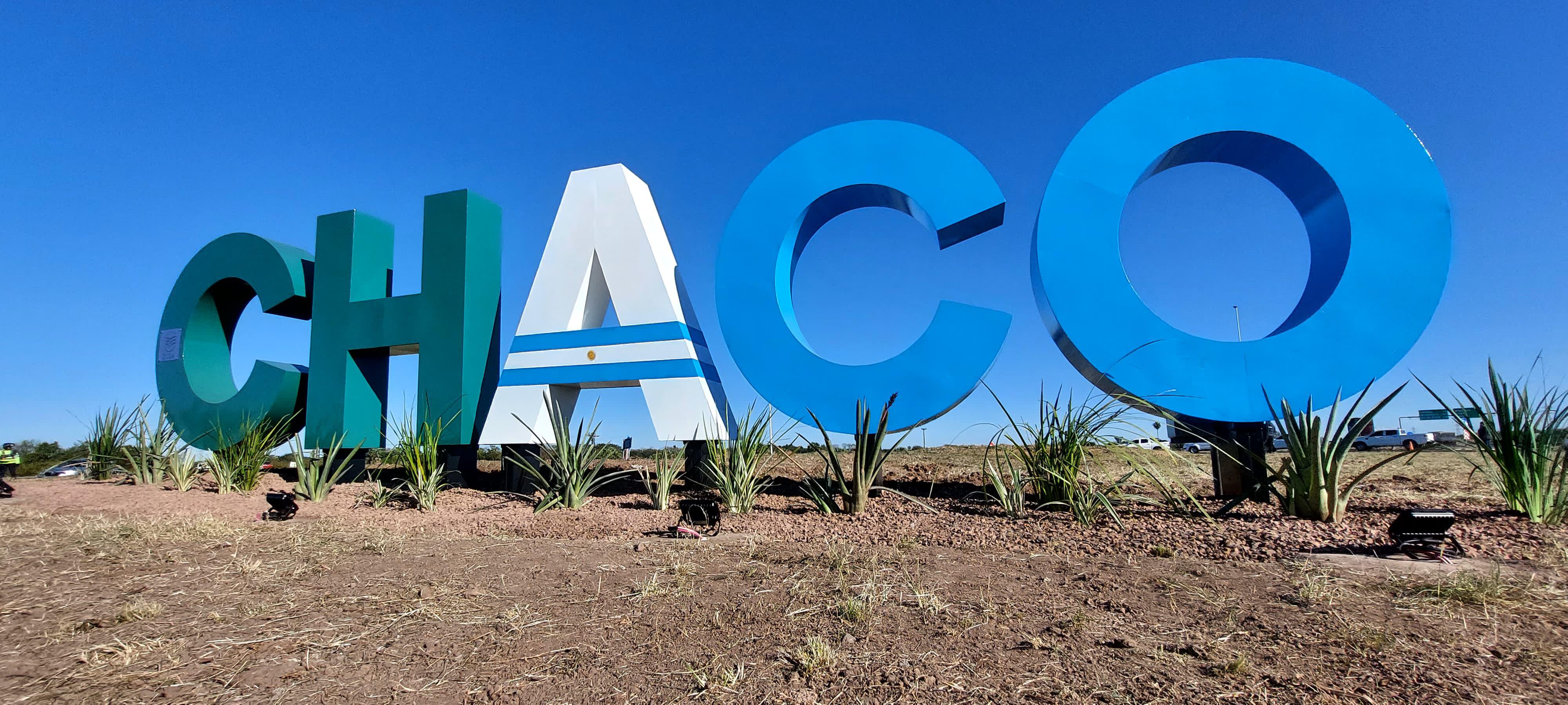 *BIENAL 2024: NUEVO CARTEL DE BIENVENIDA A LOS VISITANTES EN LA ROTONDA FRENTE AL PEAJE*