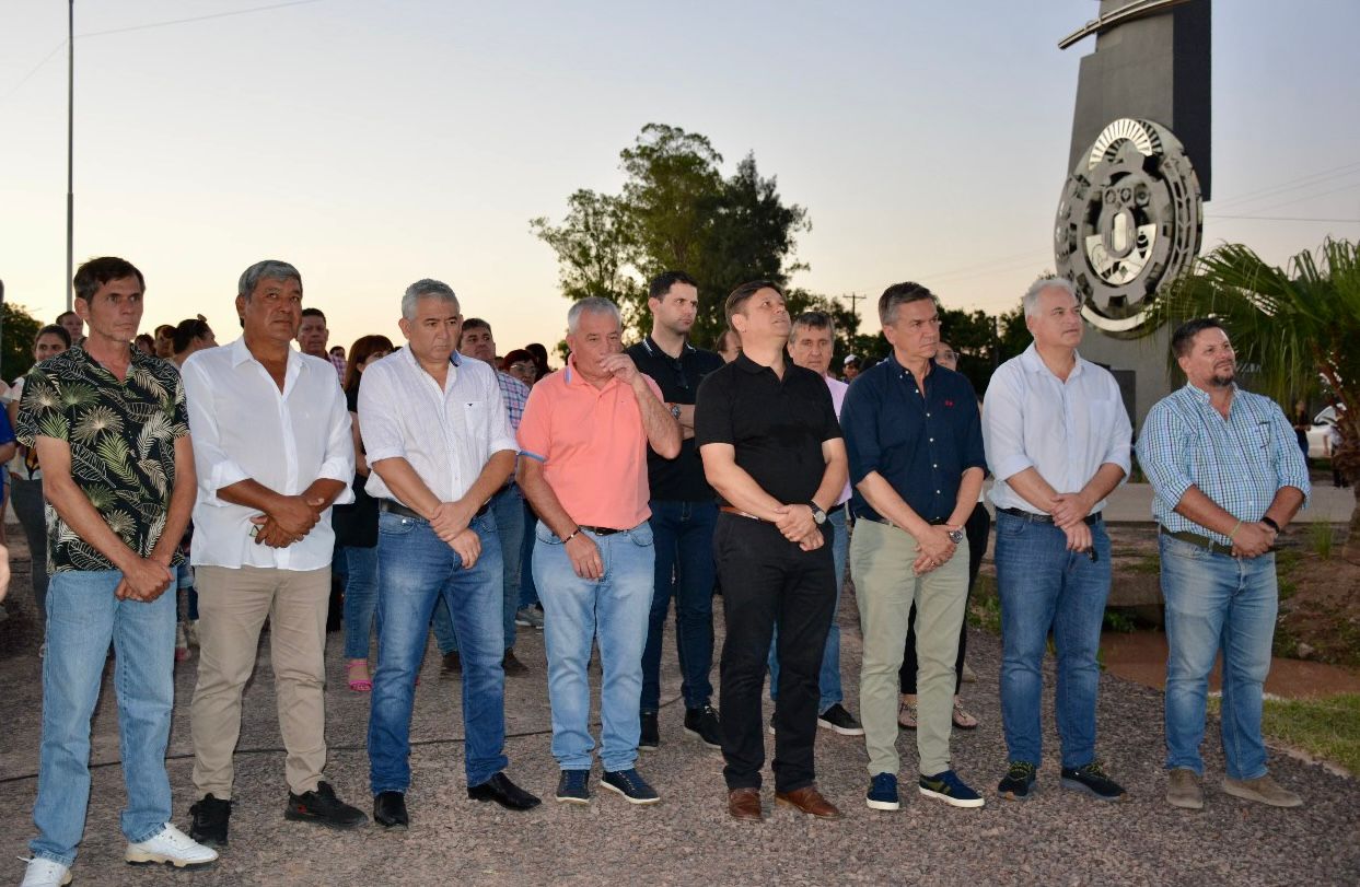 EN QUITILIPI: EL GOBERNADOR ZDERO INAUGURÓ ESTE SÁBADO EL RENOVADO ACCESO A LA CIUDAD Y UNA PLAZOLETA