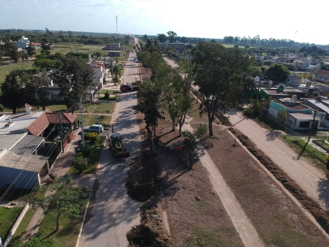 VILLA ANGELA: EL MUNICIPIO AVANZA CON PAVIMENTO, BACHEO Y RIPIO