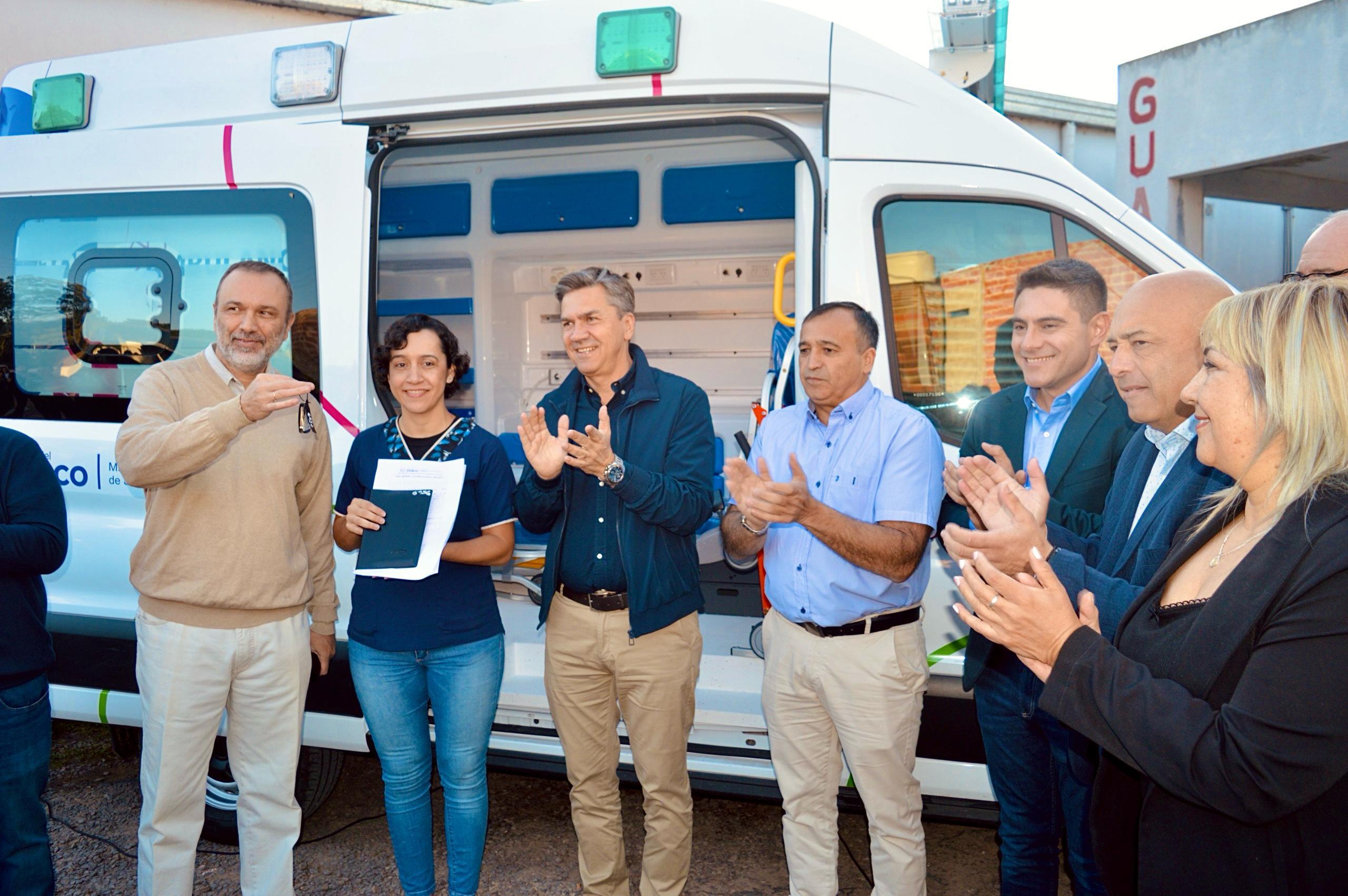 *ENTREGA DE AMBULANCIA AL HOSPITAL DE PUERTO TIROL: “TRABAJAMOS EN LA CONSOLIDACIÓN DE LA RED SANITARIA” DIJO EL GOBERNADOR ZDERO*