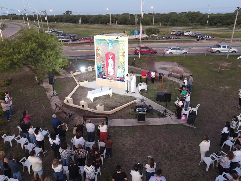 ADALBERTO PAPP INAUGURÓ EL MURAL DE LA VIRGEN DEL MESÓN EN LA ROTONDA DEL ACCESO NORTE
