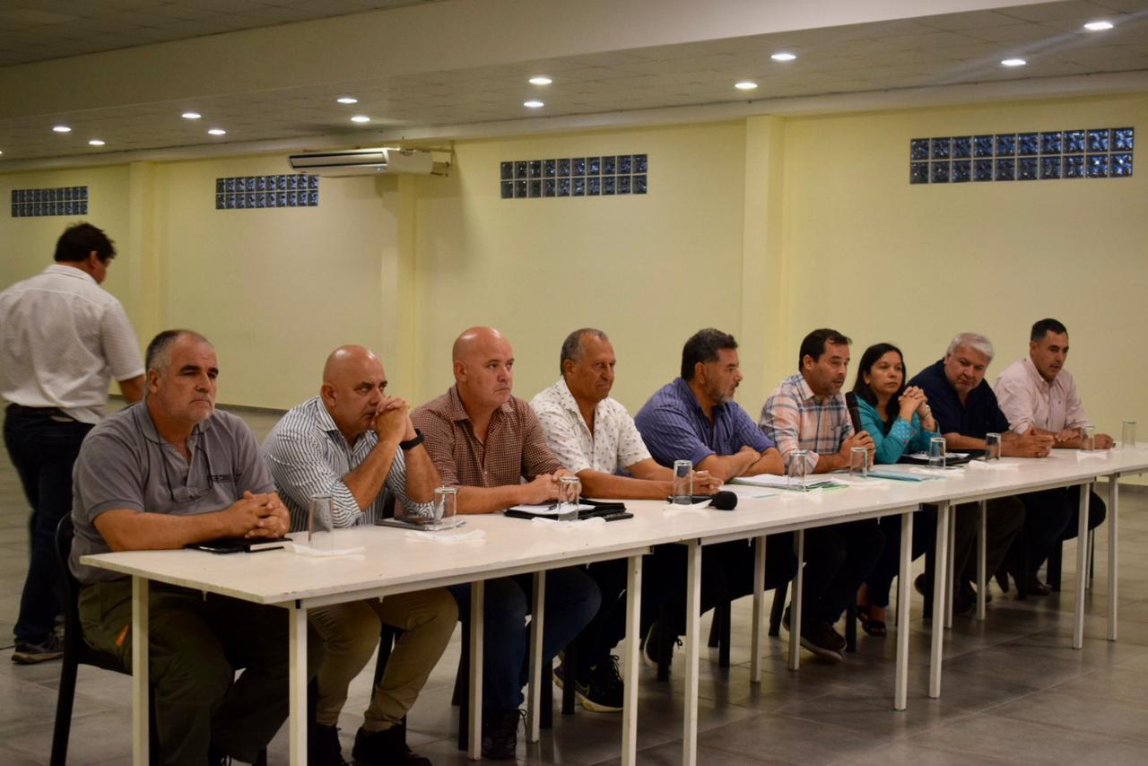 EL INTENDENTE ING. ADALBERTO PAPP PARTICIPÓ DE UNA REUNIÓN CON FUNCIONARIOS PROVINCIALES Y MÁS DE 300 PRODUCTORES PARA TRATAR LA EMERGENCIA HÍDRICA