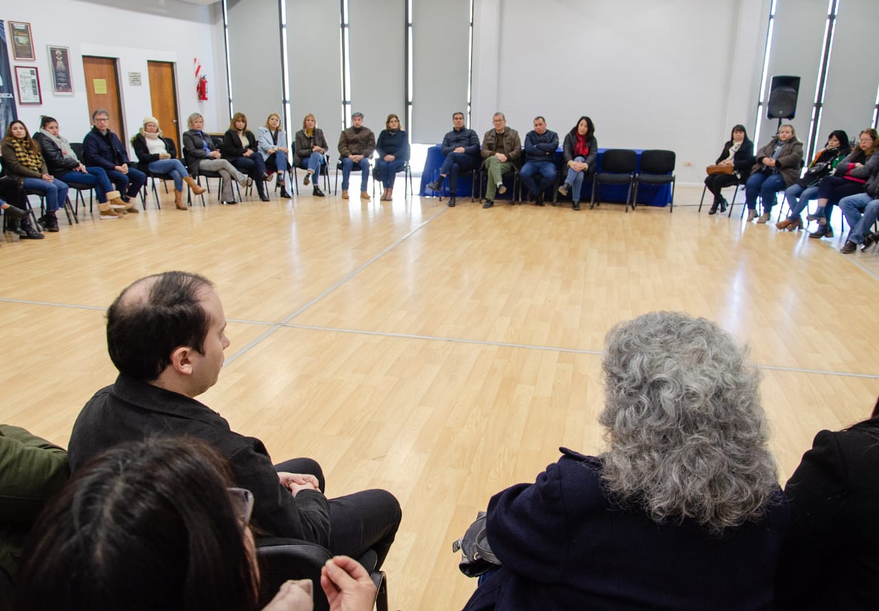 *EN RESISTENCIA, CAPITANICH Y DOCENTES DEFINIERON OBJETIVOS PARA MEJORAR LAS CONDICIONES LABORALES DEL SECTOR*
