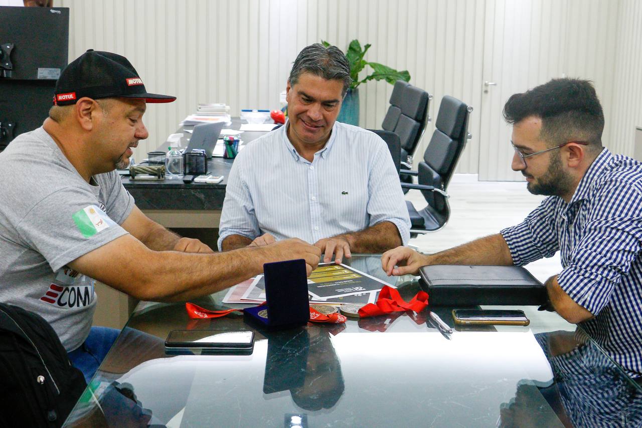 *CAPITANICH RECIBIÓ AL PILOTO CHAQUEÑO CARLOS VERZA LUEGO DE SU PARTICIPACIÓN EN EL DAKAR 2023*