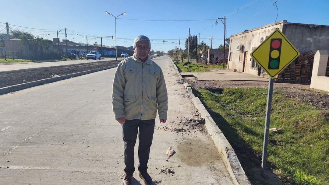 VILLA ANGELA :EL MUNICIPIO INSTALÓ SEMÁFOROS EN LA INTERSECCIÓN DE AV. WENCESLAO ESPINOZA Y LUGONES