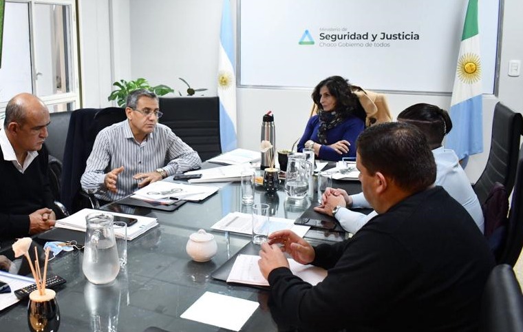 EL GOBIERNO ATIENDE EL CASO DEL POLICÍA WICHÍ SEPARADO DE SU CARGO POR INCUMPLIMIENTO DE SUS FUNCIONEEL GOBIERNO ATIENDE EL CASO DEL POLICÍA WICHÍ SEPARADO DE SU CARGO POR INCUMPLIMIENTO DE SUS FUNCIONESS