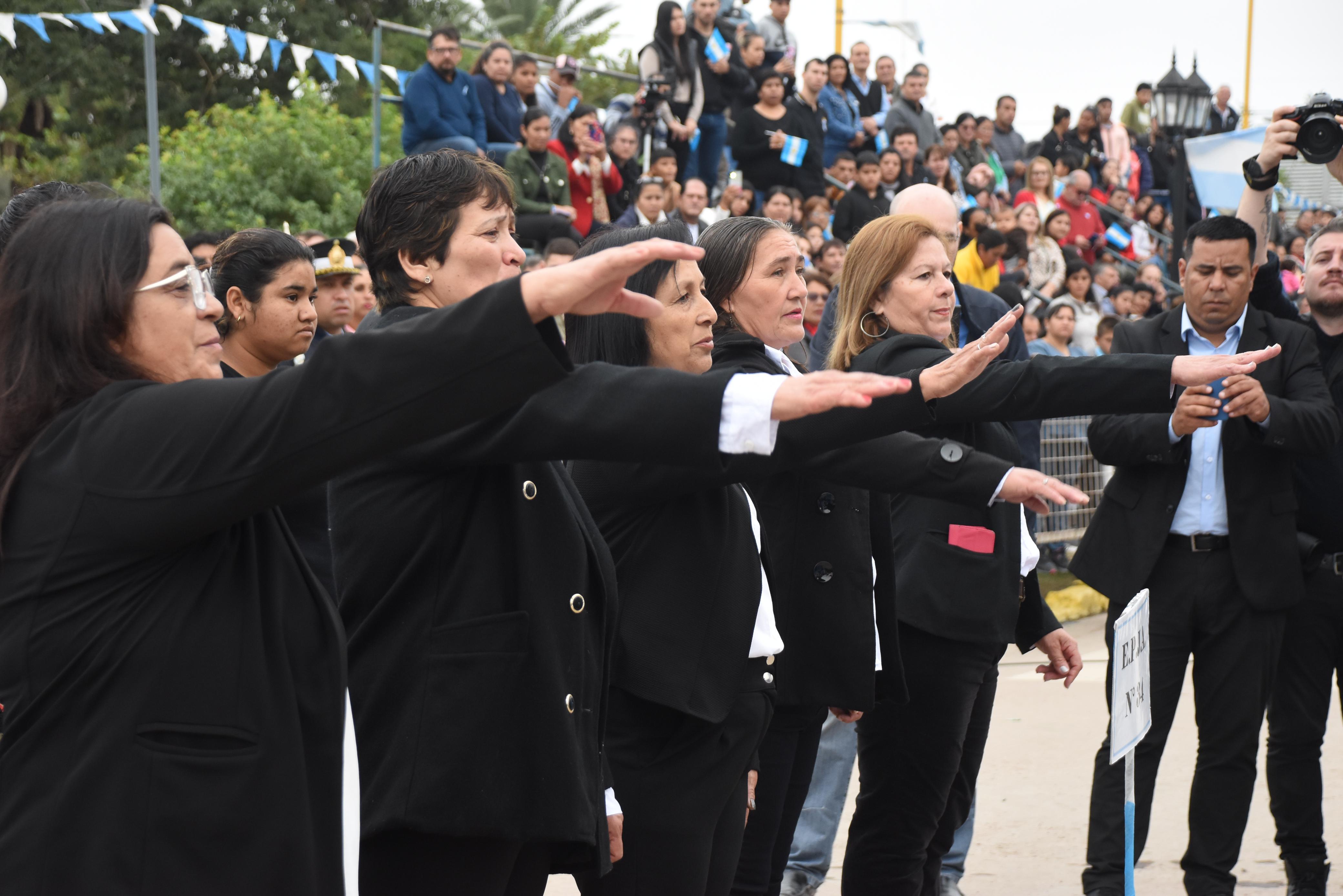 SANTA SYLVINA: ZDERO PRESIDIÓ EL ACTO CENTRAL POR EL DÍA DE LA BANDERA