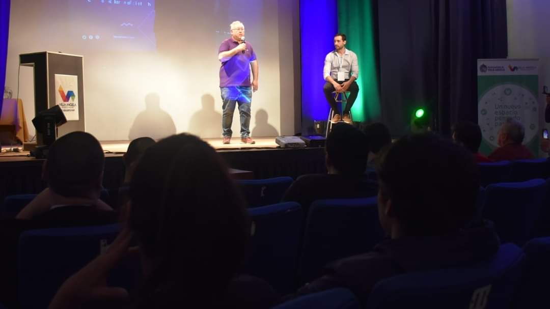 VILLA ANGELA : EL MUNICIPIO LLEVÓ A CABO EL PRIMER ENCUENTRO DE PROGRAMADORES "DEVA"