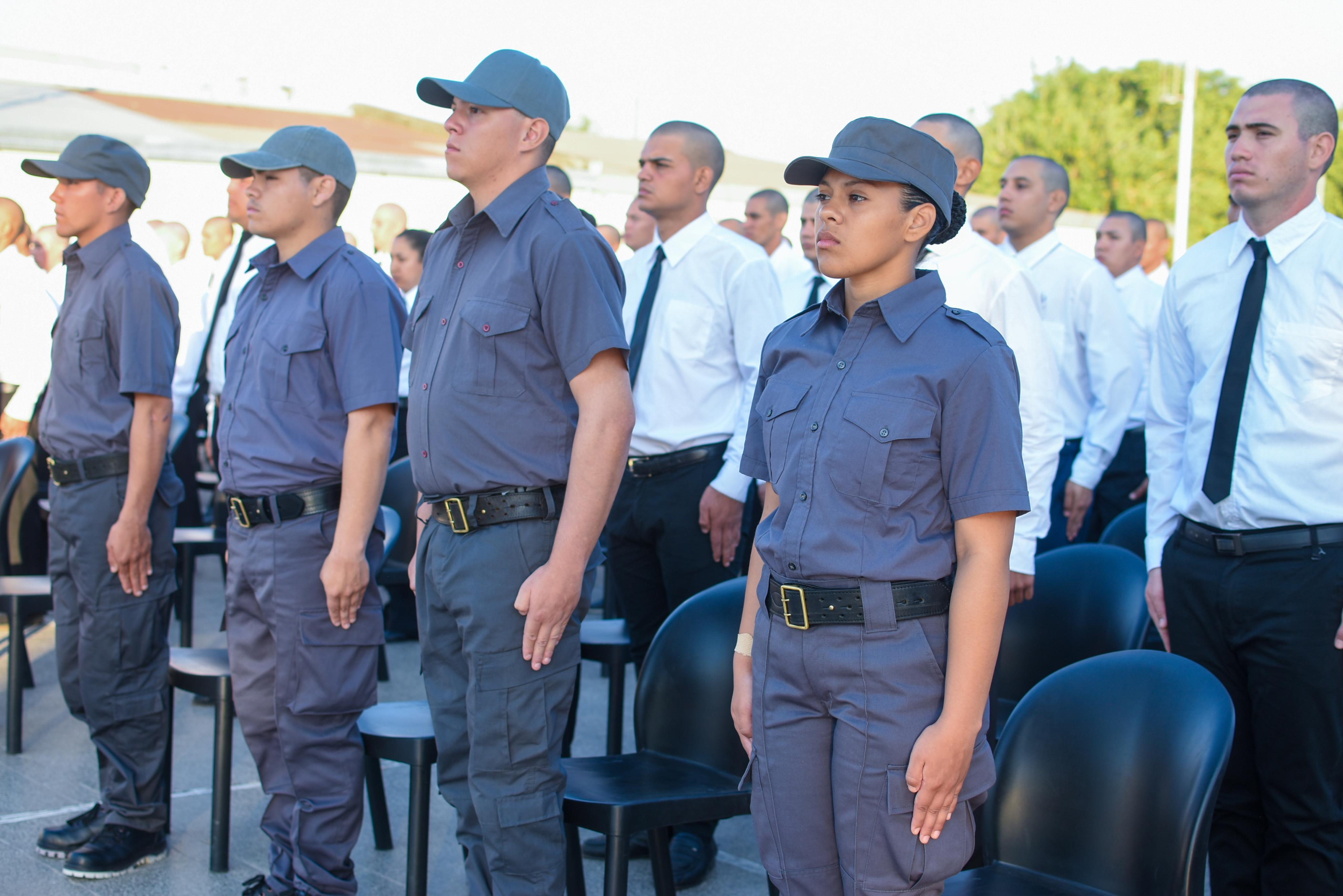 *220 SUBADJUTORES  Y NUEVOS AGENTES PENITENCIARIOS: “VAMOS A CUIDAR A LOS CHAQUEÑOS DE BIEN”, ASEGURÓ EL GOBERNADOR ZDERO*