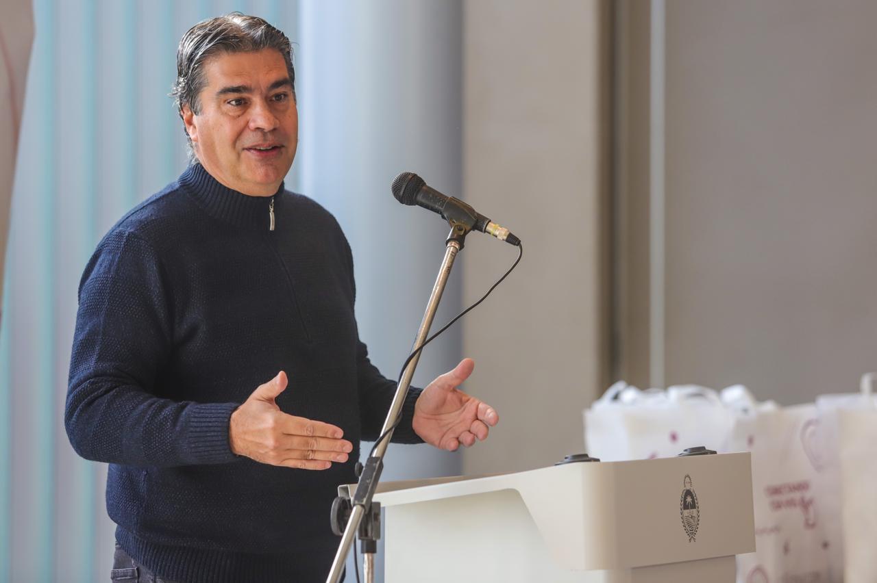 *CLUBES CONECTADOS: EL GOBIERNO PROVINCIAL ENTREGÓ TABLETS Y GARANTIZÓ CONECTIVIDAD Y TRANSMISIONES DE TV PARA BÁSQUET*