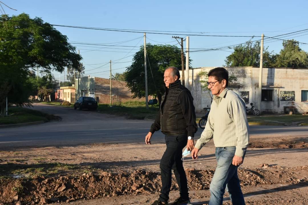 EL INTENDENTE ADALBERTO PAPP RECORRIÓ EL BOULEVARD SAN MARTIN DONDE SE COMENZÓ CON EL PAVIMENTO