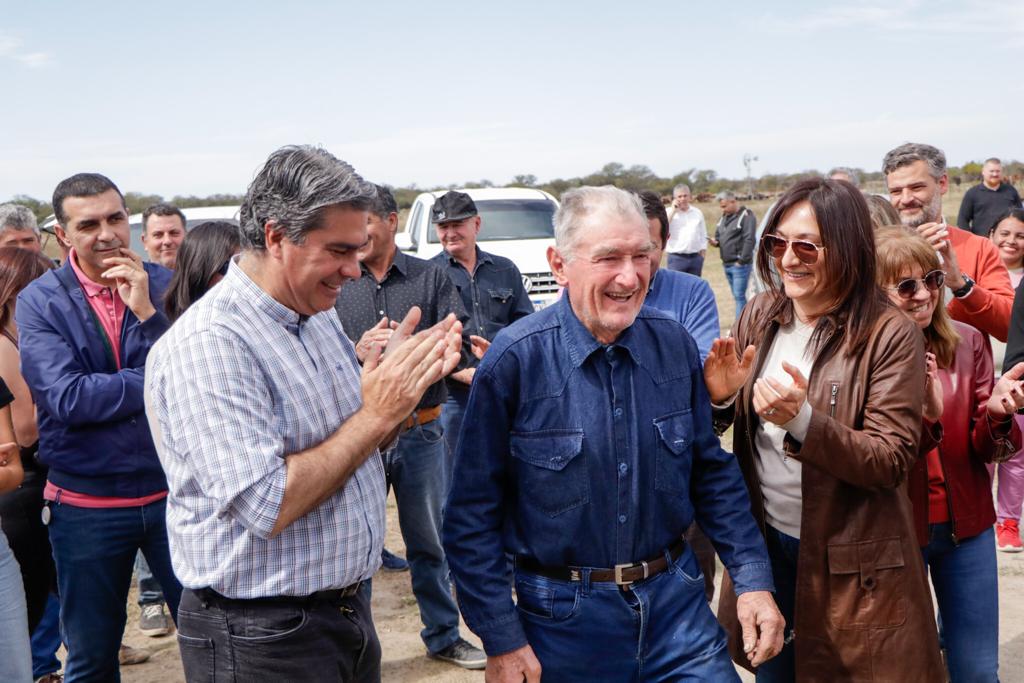 *INAUGURARON CONEXIONES DE ELECTRIFICACIÓN RURAL EN SANTA SYLVINA: “ES ESENCIAL PARA UNA MEJOR CALIDAD DE VIDA, LO SÉ PORQUE LO VIVÍ”, DIJO CAPITANICH*