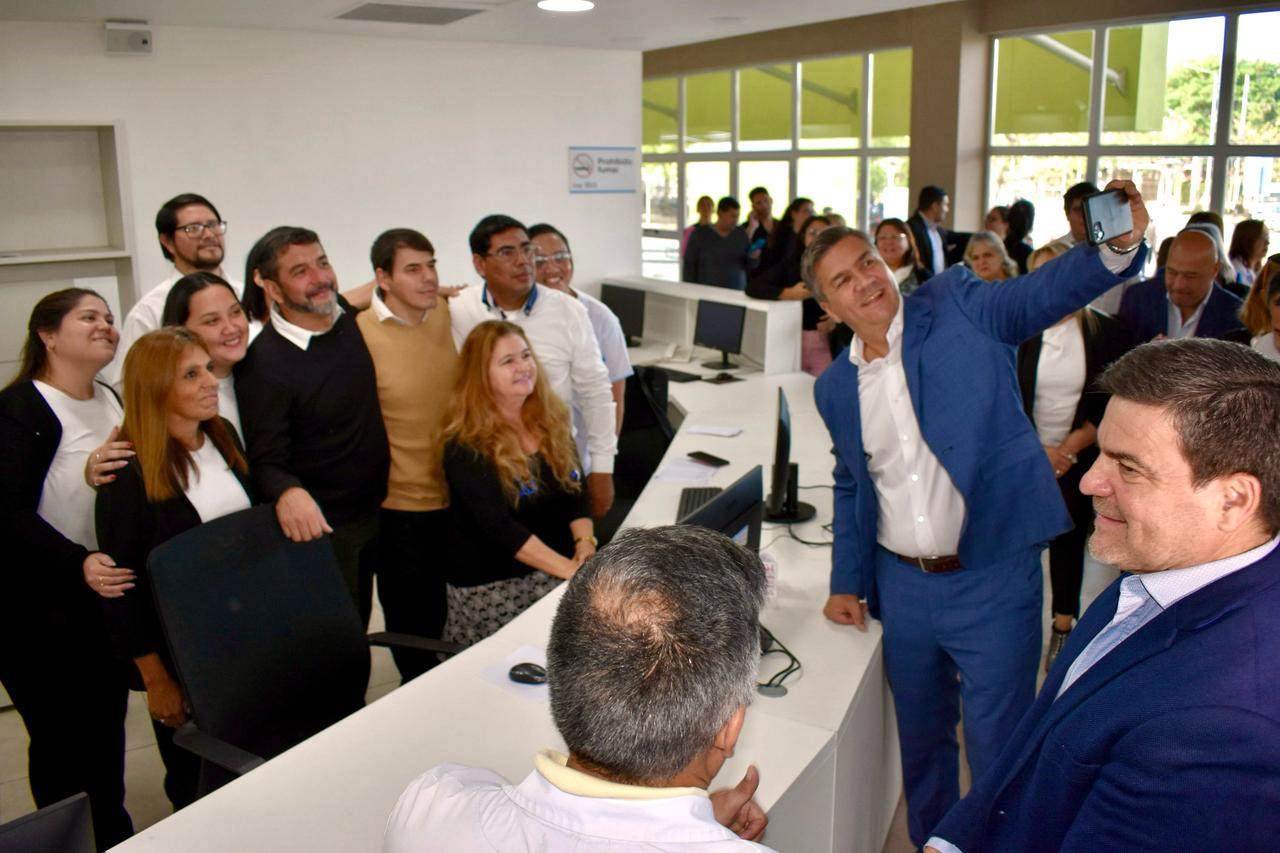 _Nuevas ambulancias para la red sanitaria provincial_  *HOSPITAL PEDIÁTRICO: EL GOBERNADOR ZDERO INAUGURÓ REFACCIONES INTEGRALES Y EL NUEVO RESONADOR MAGNÉTICO*
