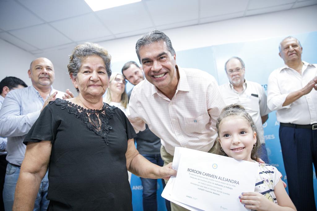 *EN EL ANIVERSARIO DE VILLA ÁNGELA, CAPITANICH HABILITÓ OBRAS ENERGÉTICAS Y DEPORTIVAS Y ENTREGÓ 142 NUEVAS JUBILACIONES*