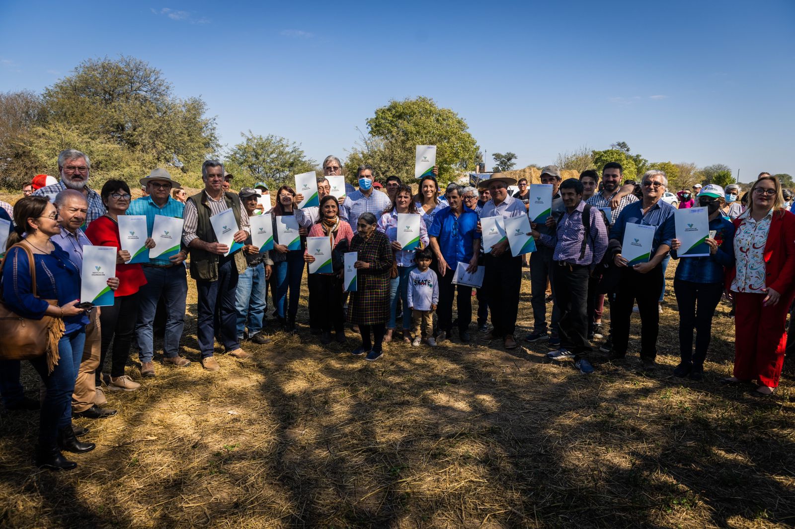 MÁS FAMILIAS RURALES RECIBIERON SUS TÍTULOS DE PROPIEDAD EN PAMPA DEL INFIERNO