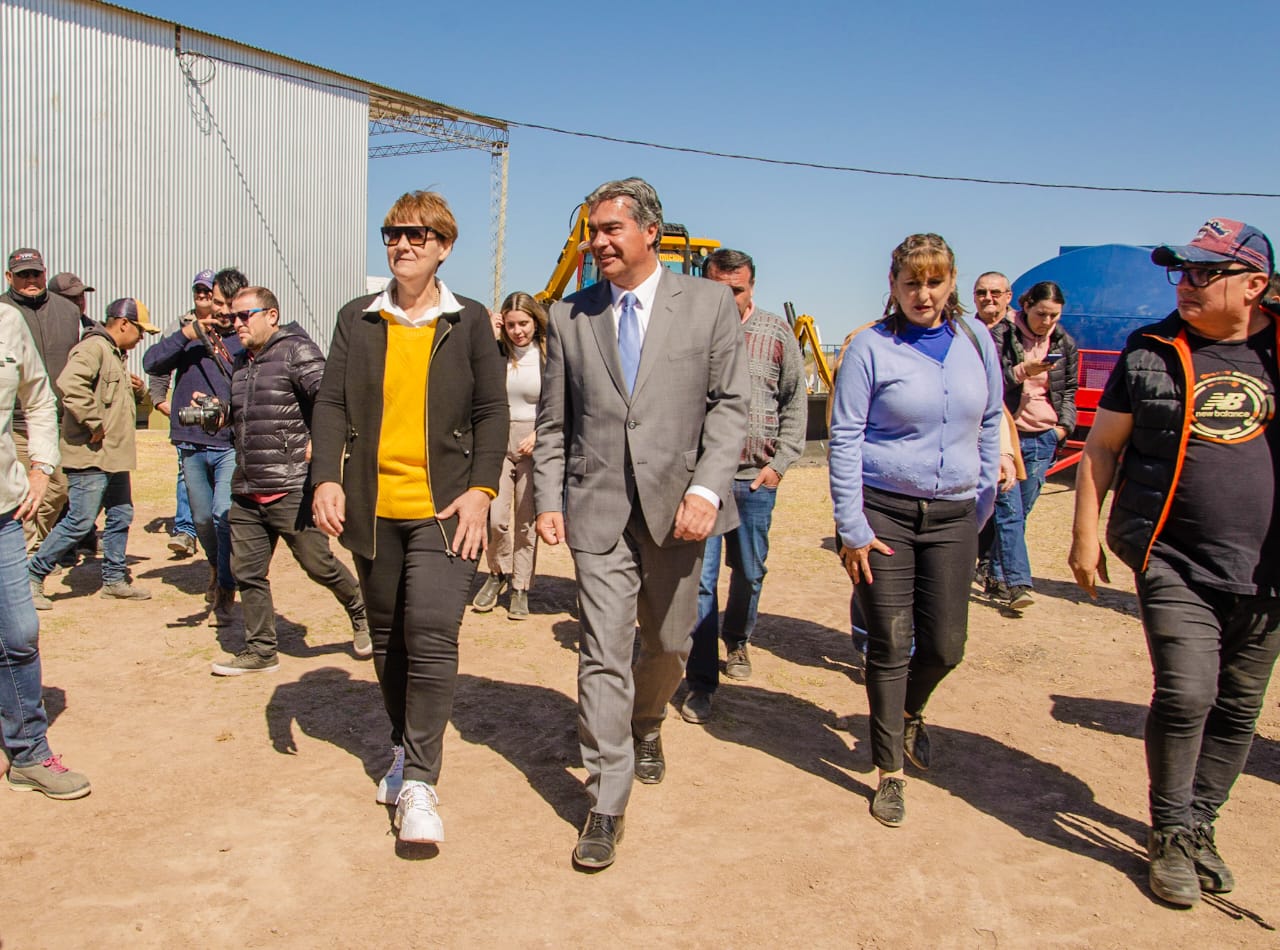 *VILLA BERTHET: CAPITANICH INAUGURÓ LA ESCUELA N°202, INFRAESTRUCTURA DEPORTIVA Y PAVIMENTO*