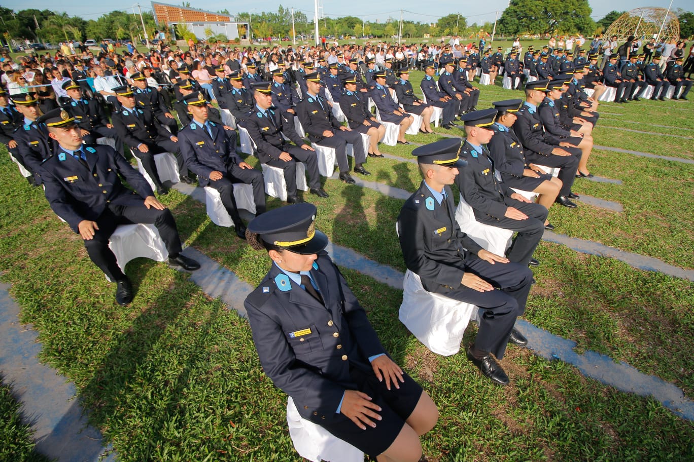 EN EL ACTO DE EGRESO DE 105 OFICIALES DE LA POLICÍA DEL CHACO, CAPITANICH DESTACÓ EL ACCIONAR PREVENTIVO DE LAS FUERZAS DE SEGURIDAD