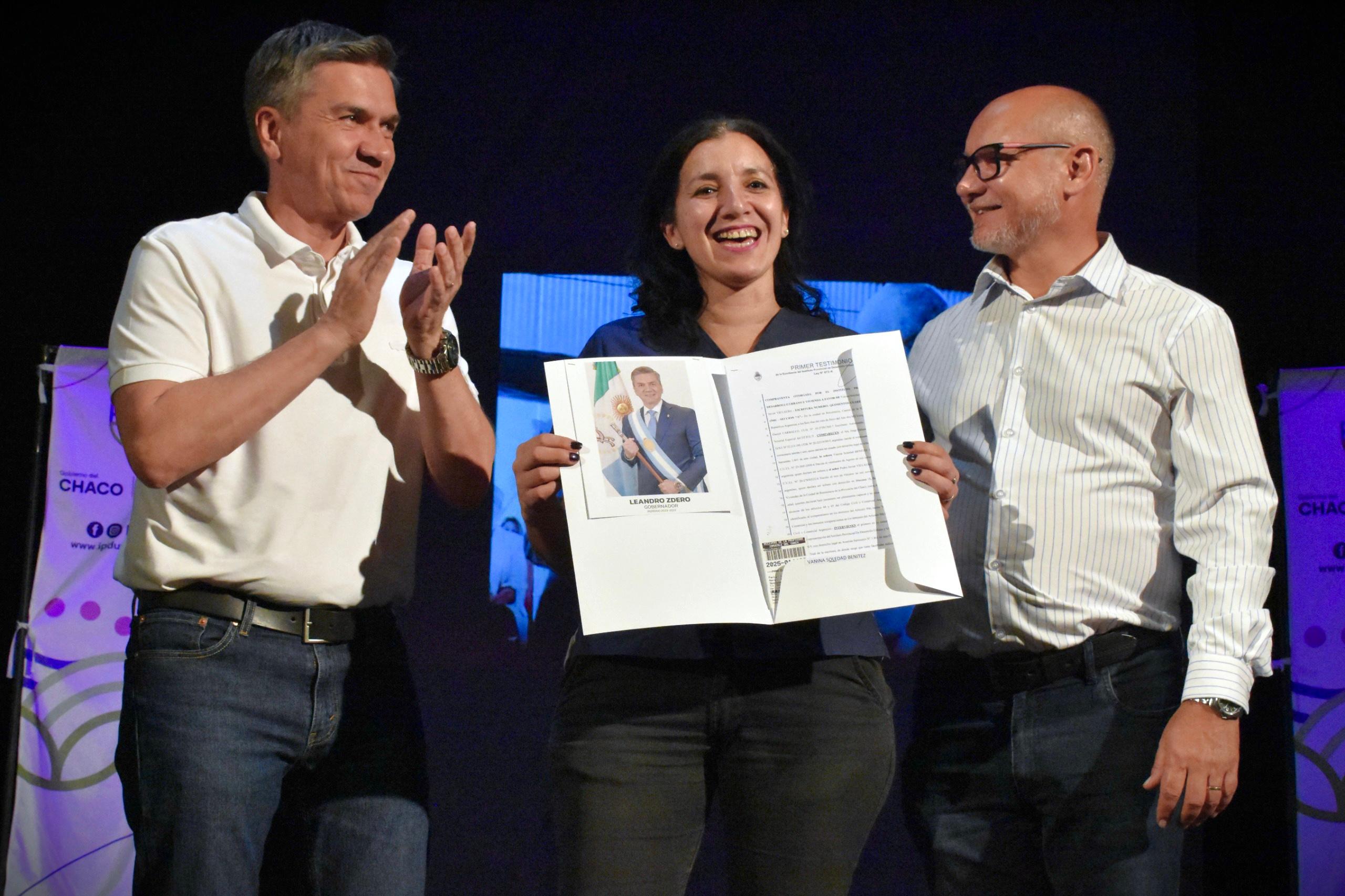 M&Aacute;S QUE UN PAPEL: SEGURIDAD Y PERTENENCIA PARA LAS FAMILIAS QUE RECIBIERON HOY SU T&Iacute;TULO DE PROPIEDAD