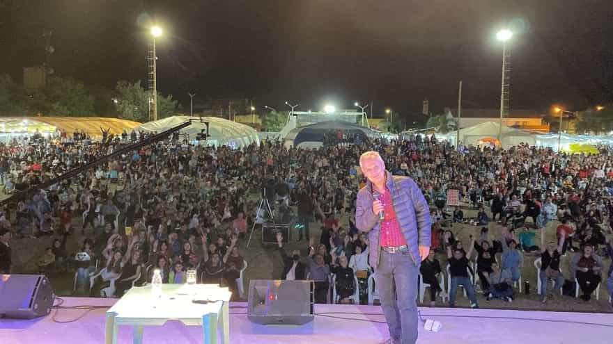 PAPP EXPRESÓ SU AGRADECIMIENTO A BERNARDO STAMATEAS POR VISITAR VILLA ÁNGELA PARA DAR UNA CHARLA EN EL MARCO DEL 112 ANIVERSARIO DE LA CIUDAD