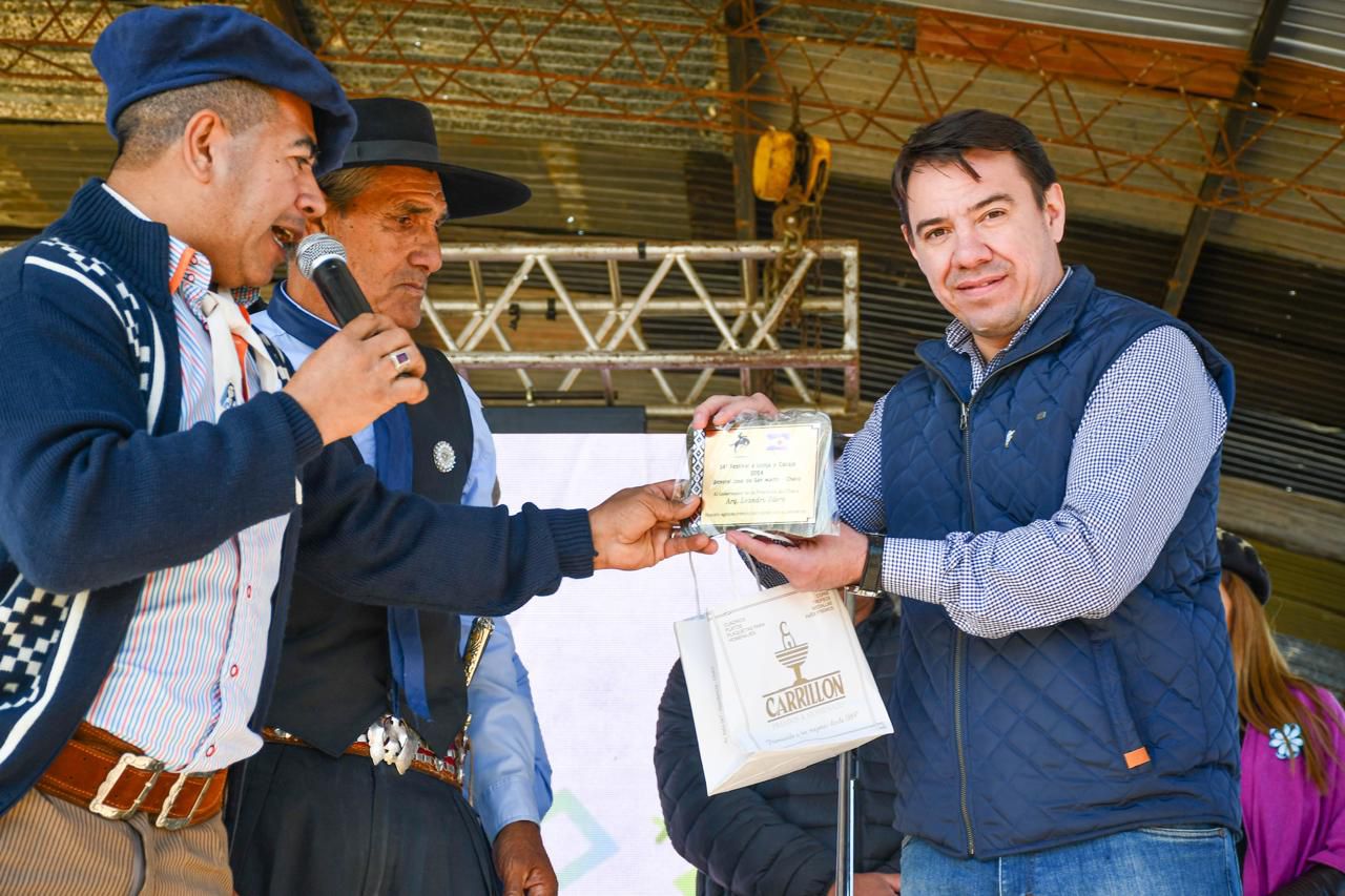 *GRAL SAN MARTÍN: EL GOBIERNO PROVINCIAL ENTREGÓ UN RECONOCIMIENTO AL 34° FESTIVAL “A LONJA Y CORAJE”*