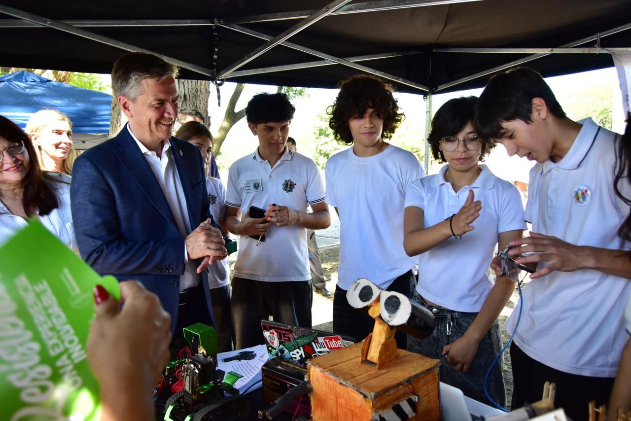 EL GOBERNADOR ZDERO ACOMPA&Ntilde;&Oacute; EL INICIO DE LA EXPO TEC Y AUTOTEC QUE REVALORIZA A LAS ESCUELAS T&Eacute;CNICAS