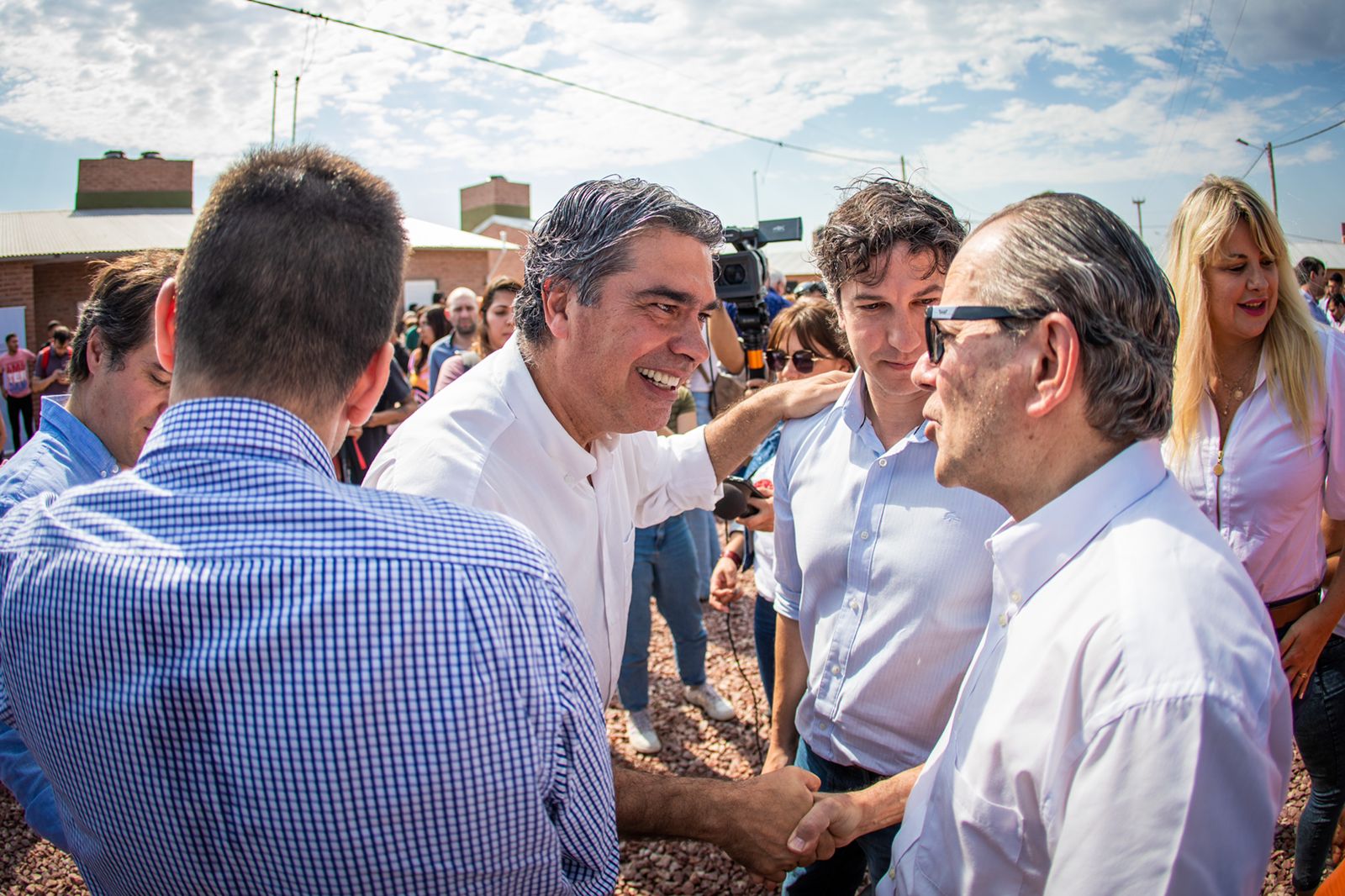 *Capitanich y el secretario de Hábitat entregaron 44 viviendas en Sáenz Peña y garantizaron la construcción de otras 511*