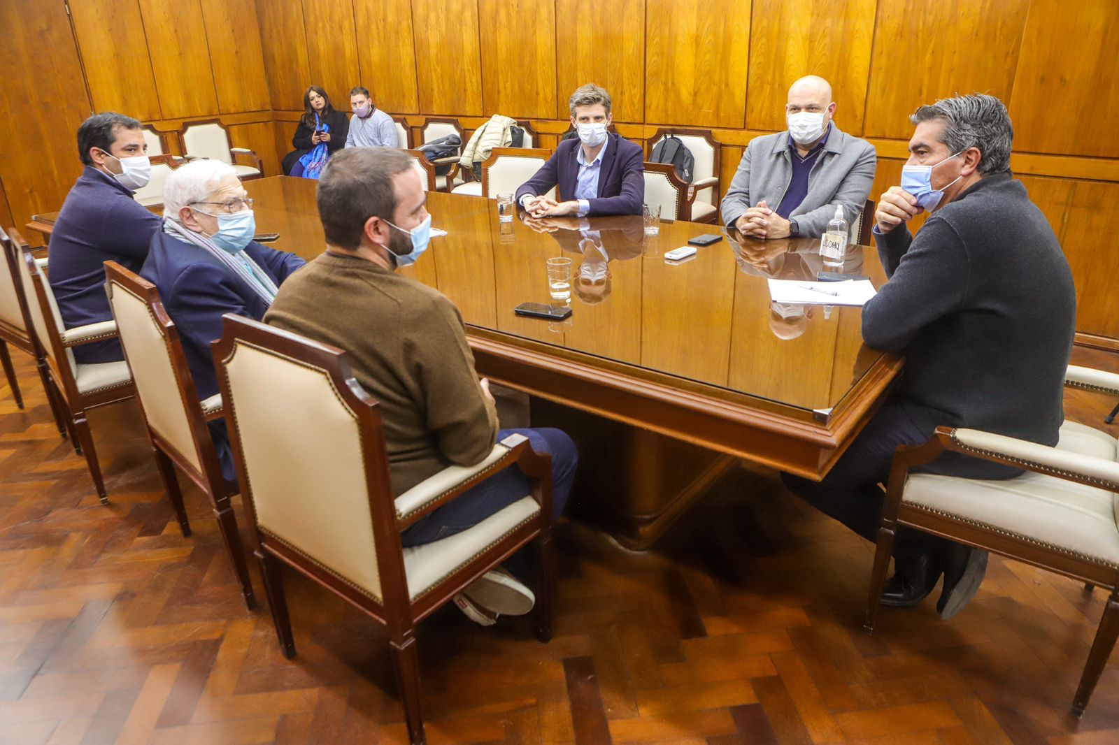 CAPITANICH Y EMPRESARIOS DE ELECTRODOMÉSTICOS, TECNOLOGÍA Y CALL CENTERS ANALIZARON OPORTUNIDADES DE INVERSIÓN EN LA PROVINCIA